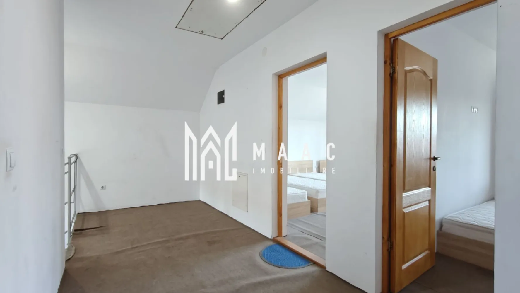 Casă individuală I 120mpu I 5 camere I Curte 300mp I Cristian - MAAC Imobiliare oferă spre vânzare o construcție nouă amplasată în localitatea Cristian, într-un cartier rezidențial bine dezvoltat. Proprietatea se remarcă prin spațiul generos, compartimentarea practică și accesul facil către principalele puncte de interes din zonă. Proprietate compusă din: Teren: 300 mp, formă regulată, front stradal 14 m Construcție: regim de înălțime P+M Garduri zidite, acces auto Construcție cu: Amprentă la sol: 90 mp Suprafață utilă: 120 mp Compusă din: Parter: living cu ieșire pe terasă, bucătărie, birou, baie, spațiu de depozitare, hol și casa scării Etaj: trei dormitoare, două balcoane, baie principală și hol de acces Detalii tehnice: construcție din cărămidă pe fundație de beton planșeu și scară din beton armat acoperiș din cherestea acoperit cu țiglă Bramac izolație exterioară de 10 cm și pod izolat cu vată minerală tâmplărie PVC cu geam termopan, uși interioare celulare instalațiile sanitare, electrice și de canalizare sunt inițiate proiectul de gaz aprobat și instalat, cu poziții pentru plită și centrală termică utilități: apă, canal, gaz, curent trifazic Locație și facilități Casa este amplasată într-un cartier nou de locuințe individuale, cu drumuri asfaltate și trotuare. stație de autobuz la 50 m (transport metropolitan, curse din oră în oră) magazin la 200 m Statutul juridic al proprietății este conform, parcela de teren necesită a fi achiziționată separat, proprietatea poate fi achiziționată din fonduri proprii sau prin credit bancar. Pentru detalii suplimentare și programarea unei vizionări, contactați MAAC Imobiliare și menționați ID CP3019808. }}