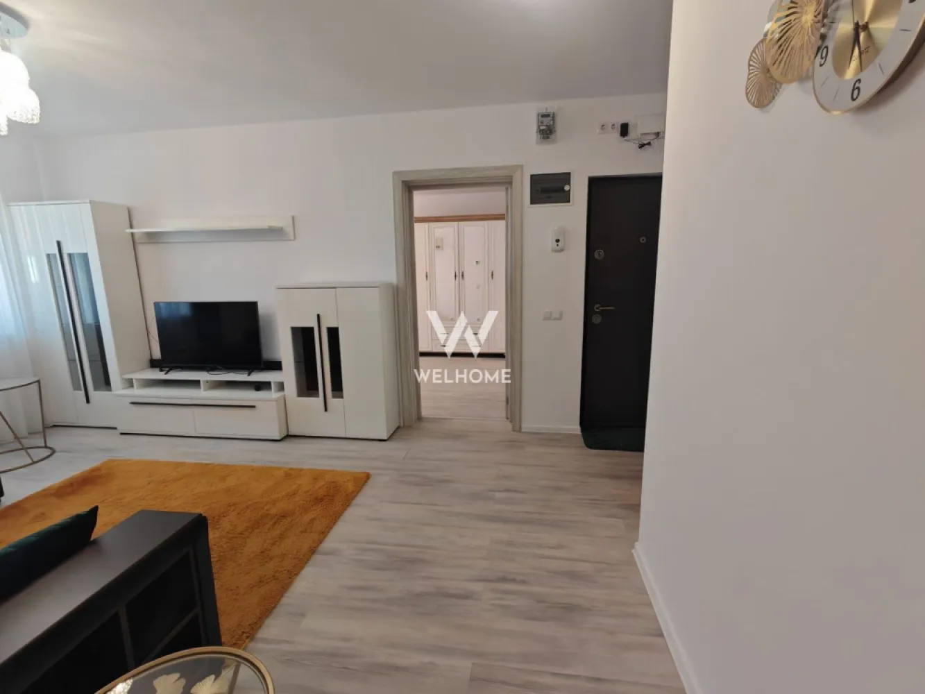 Apartament 3 camere de închiriat – etaj 1 Strand Sibiu - Vă propunem spre închiriere un apartament modern cu 3 camere, situat în cartierul Ștrand, la etajul 1 al unui imobil bine întreținut. Zona este una dintre cele mai căutate din Sibiu, aproape de magazine, școli, parcuri și mijloace de transport. Compartimentare practică: Living spațios și luminos, complet mobilat, 2 dormitoare amenajate modern, bucătărie separată, complet echipată, baie elegantă cu cabină de duș, balcon - Mobilier modern, în stare foarte bună - Electrocasnice incluse (frigider, plită, cuptor, mașină de spălat etc.) - Finisaje de calitate - Spații bine organizate și luminoase Apartamentul este ideal pentru o familie, un cuplu sau persoane care își doresc confort și acces rapid către toate punctele de interes ale orașului. Disponibil imediat. Pret - 650 euro Se solicită garanție echivalentul unei luni de chirie + comision agenție }}