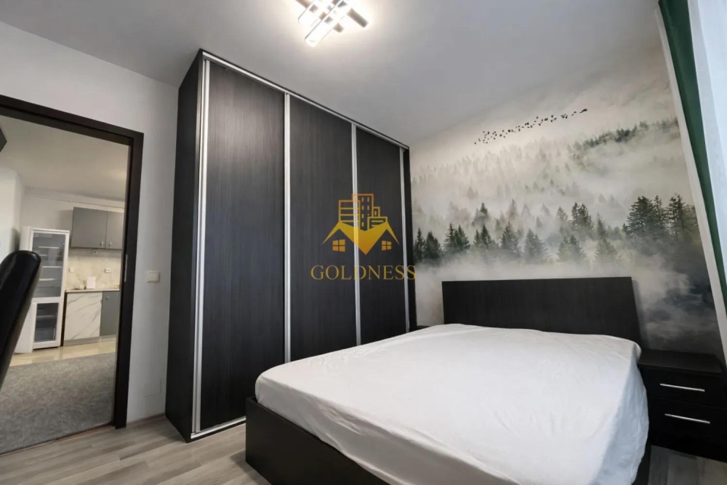 2 Camere Open space, Calea Turzii, Parcare, Petfriendly,Zorilor,Petrom - GOLDNESS Imobiliare vă propune spre închiriere un apartament cu 2 camere complet mobilat și utilat, la etajul 6 într-un imobil de 8 etaje, în Cartierul Zorilor. Parcare subterana 60E! Se află în apropierea stațiilor de transport în comun, magazine, restaurante, spații verzi, farmacii, etc. Apartamentul este compartimentat astfel: - dormitor cu pat matrimonial, dressing, noptiere - living cu bucatarie open space complet utilată și mobilată, canapea extensibilă, loc de servit masa - baie cu cada, calorifer port prosop și dulap pentru depozitare. - balcon 3 mp. Imobilul este dotat cu toate cele necesare- centrală proprie, frigider, aragaz, hotă, mașină de spălat haine, etc. Dacă sunteți interesați de acest apartament și doriți să îl vizionați, dar și pentru alte oferte nu ezitați să ne contactați telefonic sau prin e-mail. Vă stăm la dispoziție! Pentru intermediere se percepe un comision de 50% din prețul chiriei! }}