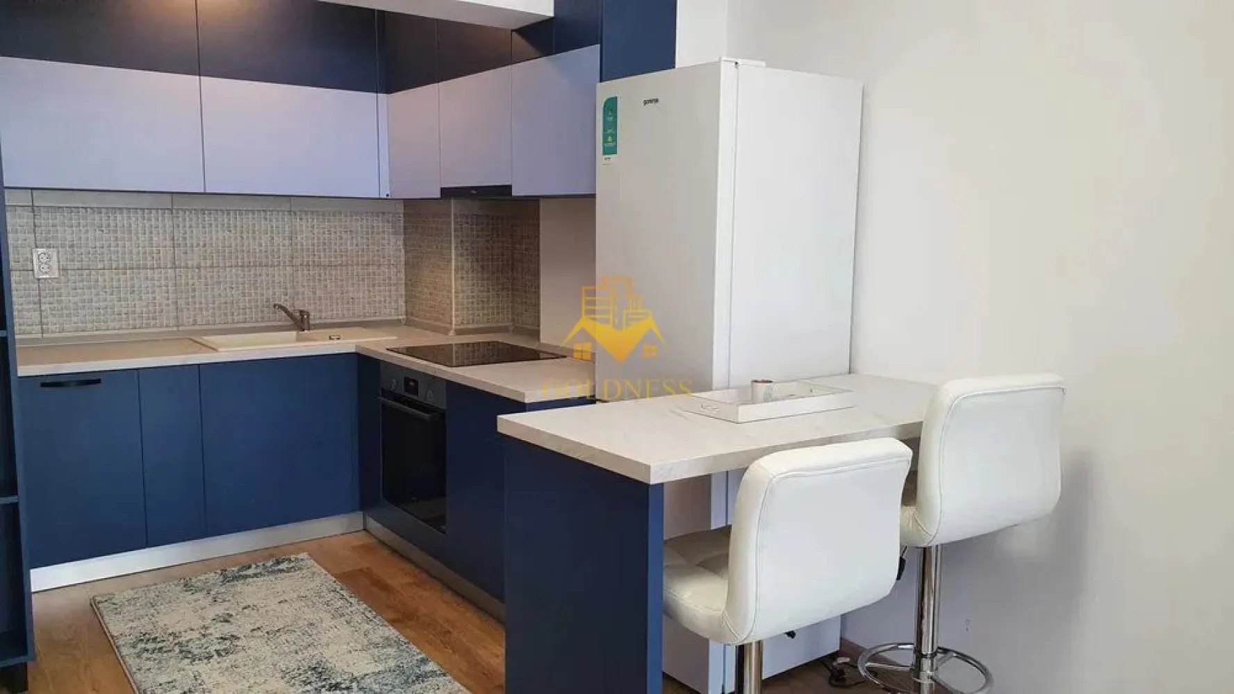 2 camere open-space, modern, parcare, Viva City, Iulius Mall - GOLDNESS Imobiliare vă propune spre închiriere un apartament cu 2 camere open-space, complet mobilat și utilat, la etajul 5 într-un imobil de 8 etaje, în Cartierul Gheorgheni, Complex Rezidential Viva City. Dispune de loc de parcare subteran! Se află în apropierea stațiilor de transport în comun, magazine, restaurante, spații verzi, farmacii, etc. Apartamentul este compartimentat astfel: - dormitor cu pat matrimonial, dressing, noptiere - living cu bucatarie open space complet utilată și mobilată, canapea extensibilă, loc de servit masa - baie cu cabina de dus, calorifer port prosop și dulap pentru depozitare. - terasa de 10 mp. Imobilul este dotat cu toate cele necesare- centrală proprie, frigider, plitaelectrica, hotă, mașină de spălat haine, etc. Dacă sunteți interesați de acest apartament și doriți să îl vizionați, dar și pentru alte oferte nu ezitați să ne contactați telefonic sau prin e-mail. Vă stăm la dispoziție! Pentru intermediere se percepe un comision de 50% din prețul chiriei! }}