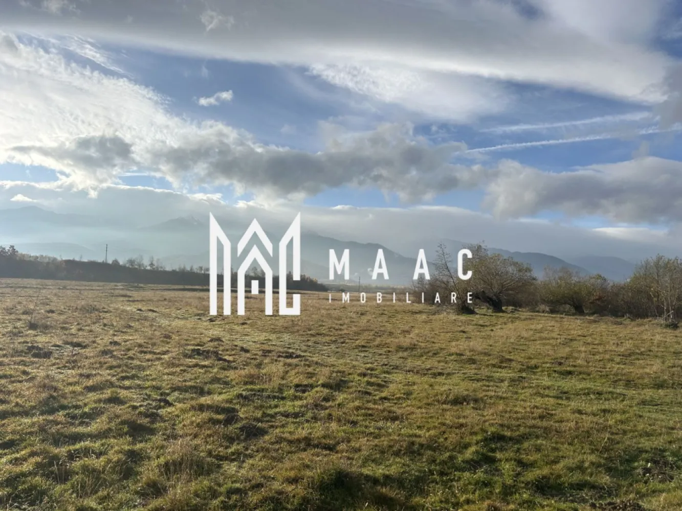 Teren cu potențial turistic I Cârțișoara I 3000 MP - MAAC Imobiliare vă propune spre vânzare un teren de 3.000 mp, situat într-o zonă deosebit de frumoasă din Cârțișoara, cu ieșire directă la râu și dublu acces auto – un avantaj rar întâlnit, care oferă flexibilitate în amenajare și accesibilitate excelentă. Caracteristici teren: Suprafață totală: 3.000 mp Acces dublu pe proprietate Ieșire la râu – locație pitorească, ideală pentru relaxare și turism Utilități în apropiere Teren plan, ușor de parcelat și amenajat Avantaj major: Datorită poziționării sale strategice și peisajului natural spectaculos, terenul este pretabil pentru dezvoltări turistice – precum cabane de vacanță, pensiuni sau case de oaspeți. Priveliștea către Munții Făgăraș și liniștea zonei transformă această proprietate într-o investiție cu potențial excelent pe termen lung. Pentru mai multe detalii și vizionări, precizati telefonic ca ati vazut anuntul cu ID: CP2807228 }}