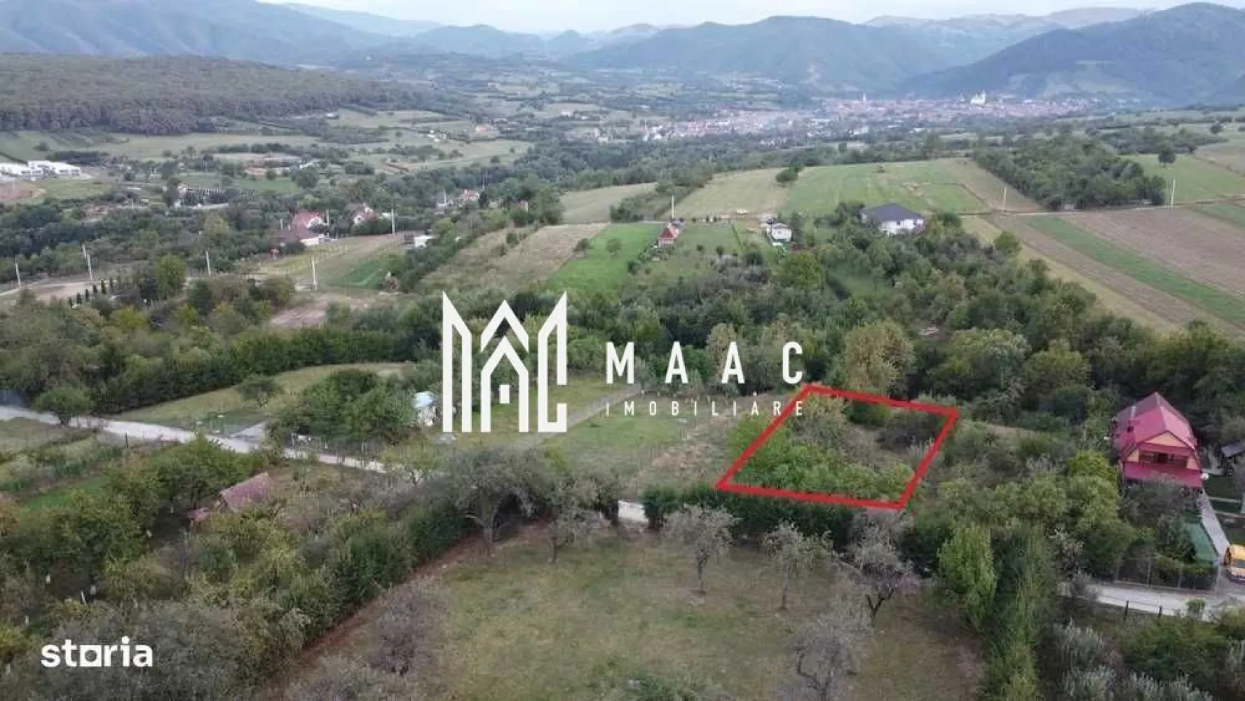 Teren intravilan | Tropinii Noi | Sibiu 996 mp - MAAC Imobiliare vă propune spre vânzare un teren în Tropinii Noi | Ideal pentru casă de vacanță | 996 mp Se oferă spre vânzare un teren intravilan generos, cu suprafața de 996 mp, situat în zona liniștită a cartierului Tropinii Noi, la doar 12 minute de centrul Sibiului. Proprietatea este parțial împrejmuită (pe două laturi), oferind intimitate și confort pentru viitoarea locuință sau casă de vacanță. Avantaje și caracteristici: teren liber de sarcini, cu certificat de urbanism pentru construcție posibilitate de racordare la electricitate teren 80% drept, ușor de amenajat partea din spate beneficiază de deschidere către un pârâu, oferind un cadru natural și relaxant deschidere la drum pietruit, cu acces la 350 m de șoseaua principală Pentru mai multe detalii precizati telefonic ca ati vazut anuntul cu ID: CP3018176 }}
