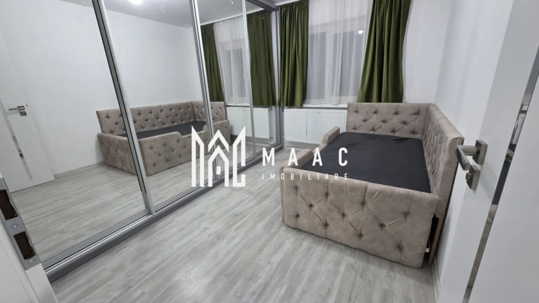 Apartament 3 camere | Decomandat | 70 MPU | Terezian - MAAC Imobiliare vă propune spre vânzare un apartament cu 3 camere situat în cartierul Terezian din Sibiu, o zonă accesibilă și bine conectată la principalele facilități urbane, ideală pentru locuire permanentă sau investiție. Poziționarea este avantajoasă, imobilul fiind amplasat în apropiere de centru, gară și piață, cu acces facil către școli, magazine, bănci, farmacii și mijloace de transport în comun, oferind astfel un stil de viață practic și bine conectat. Apartamentul este situat la parterul unui bloc cu 4 etaje, într-un imobil cu doar 2 locatari pe palier, beneficiind de liniște și intimitate. Compartimentarea este decomandată, eficientă și bine organizată, oferind confort și funcționalitate. -3 camere decomandate -bucătărie -2 băi -cămară -debara -pivniță spațioasă Locuința se vinde complet mobilată și utilată, fiind pregătită pentru mutare imediată sau pentru a fi valorificată ca investiție. În proximitate se regăsesc centrul orașului, gara, piața, unități de învățământ, magazine, bănci, farmacii și stații de transport în comun, ceea ce asigură acces rapid către toate punctele de interes din Sibiu. Pentru mai multe detalii sau pentru programarea unei vizionări, vă rugăm să ne contactați și să menționați codul CP3016281. }}