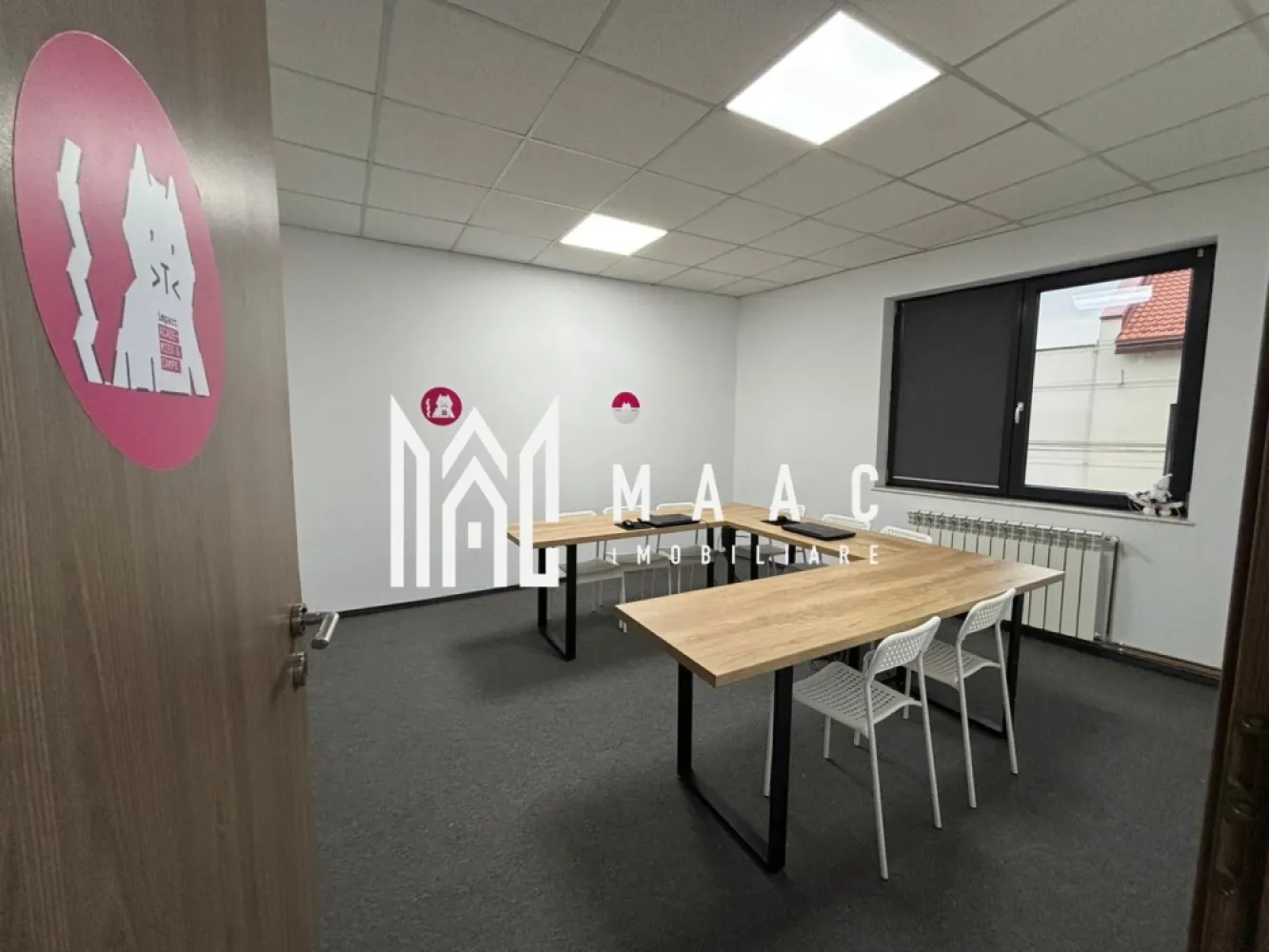 SPATIU DE BIROURI I TEREZIAN I 160 MP - MAAC Imobiliare ofera spre inchiriere spatiu pentru birouri cu suprafata de 160 mp, situat la etajul 1 al unei cladiri din cartierul Terezian. Spatiul este compartimentat eficient si poate fi adaptat pentru diverse activitati de birou: IT, contabilitate, servicii, call center, sediu administrativ... Ideal pentru companii care cauta un sediu functional, intr-o zona accesibila, cu acces rapid catre centrul oraului si zonele comerciale din apropiere. Pentru mai multe detalii sau vizionare, specificati telefonic ID3019865. }}