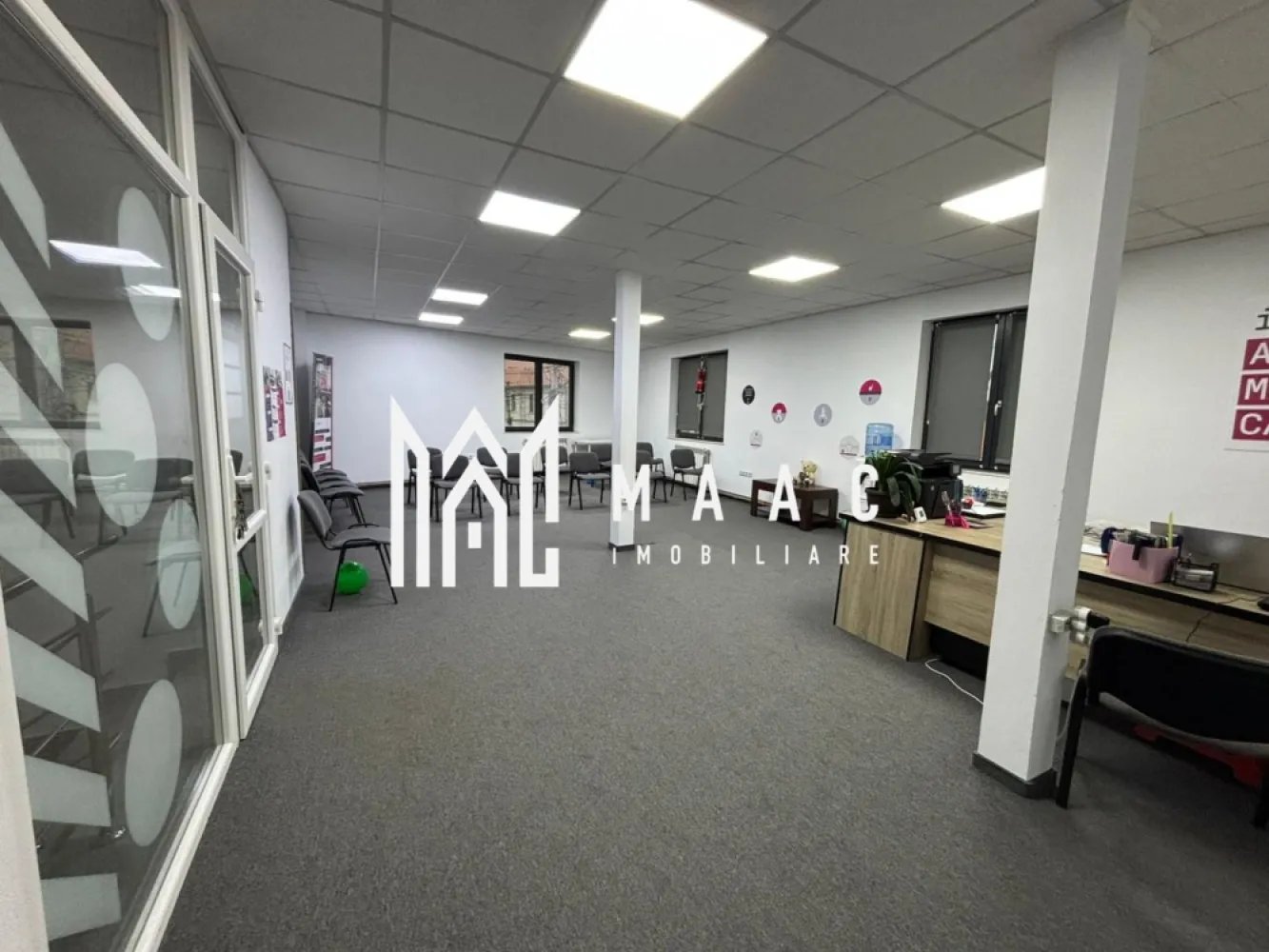 SPATIU DE BIROURI I TEREZIAN I 160 MP - MAAC Imobiliare ofera spre inchiriere spatiu pentru birouri cu suprafata de 160 mp, situat la etajul 1 al unei cladiri din cartierul Terezian. Spatiul este compartimentat eficient si poate fi adaptat pentru diverse activitati de birou: IT, contabilitate, servicii, call center, sediu administrativ... Ideal pentru companii care cauta un sediu functional, intr-o zona accesibila, cu acces rapid catre centrul oraului si zonele comerciale din apropiere. Pentru mai multe detalii sau vizionare, specificati telefonic ID3019865. }}