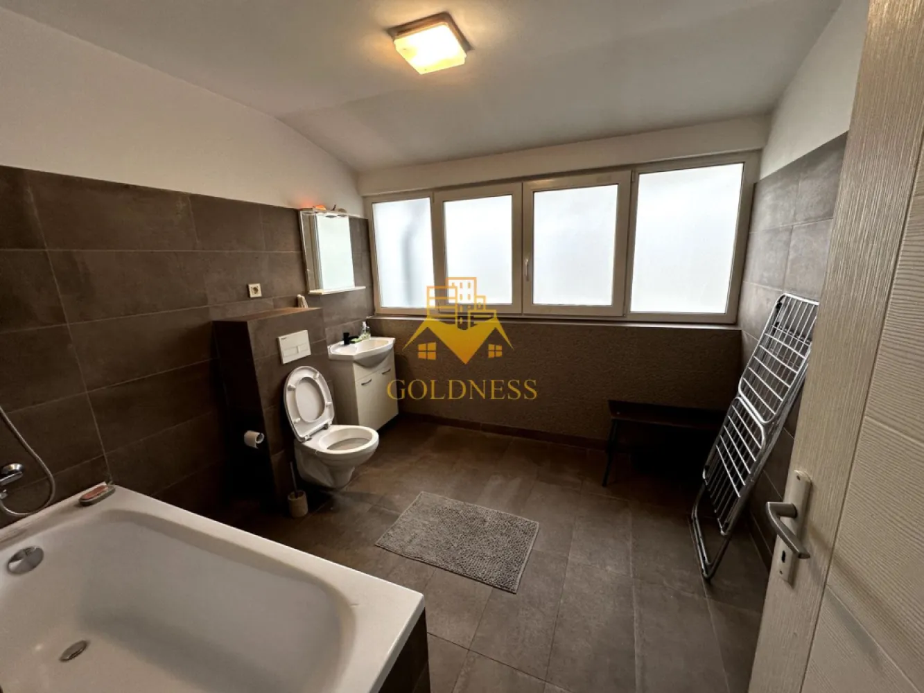 Casa 4 camere individuală, Curte, Parcare,Iris,Oașului, Lidl, REVO Gym