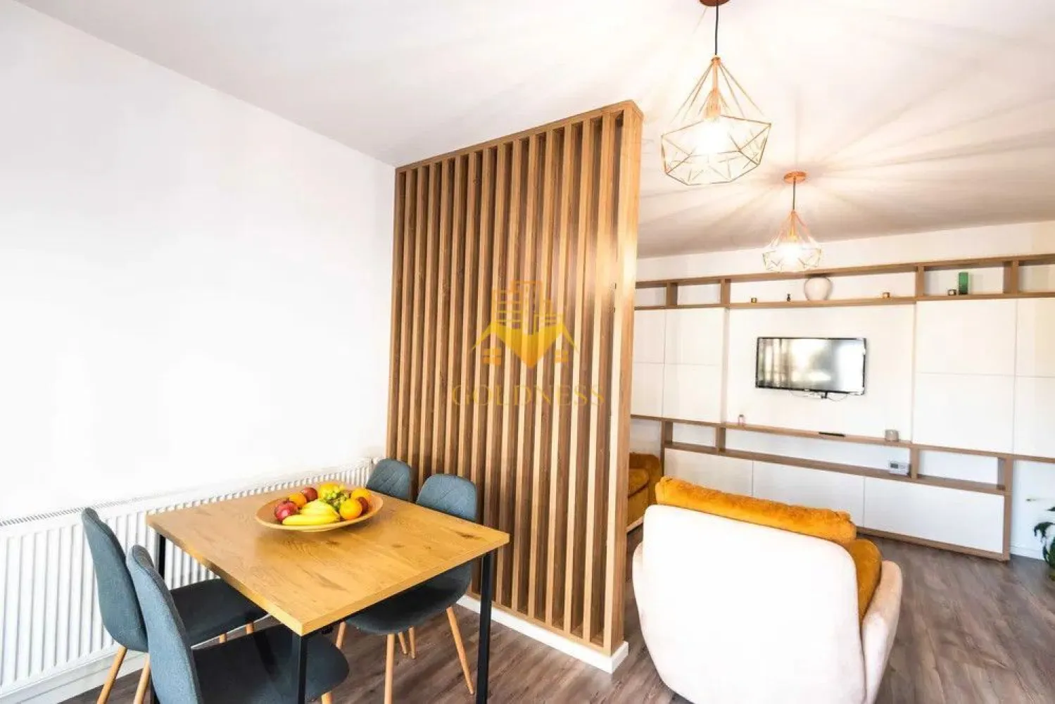 2 camere, modern, garaj, bloc nou, terasa, Europa, Calea Turzii, UMF - GOLDNESS Imobiliare vă propune spre închiriere un apartament cu 2 camere complet mobilat și utilat, la etajul 1 într-un imobil de 3 etaje, în Cartierul Europa. Dispune de loc de parcare subterana cu 50 euro Se află în apropierea stațiilor de transport în comun, magazine, restaurante, spații verzi, farmacii, etc. Apartamentul este compartimentat astfel: - dormitor cu pat matrimonial, dressing, noptiere - living cu bucatarie open space complet utilată și mobilată, canapea extensibilă, loc de servit masa - baie cu cabina de dus, calorifer port prosop și dulap pentru depozitare. - terasa de 5 mp. Imobilul este dotat cu toate cele necesare- centrală proprie, frigider, aragaz, hotă, mașină de spălat haine, etc. Dacă sunteți interesați de acest apartament și doriți să îl vizionați, dar și pentru alte oferte nu ezitați să ne contactați telefonic sau prin e-mail. Vă stăm la dispoziție! Pentru intermediere se percepe un comision de 50% din prețul chiriei! }}