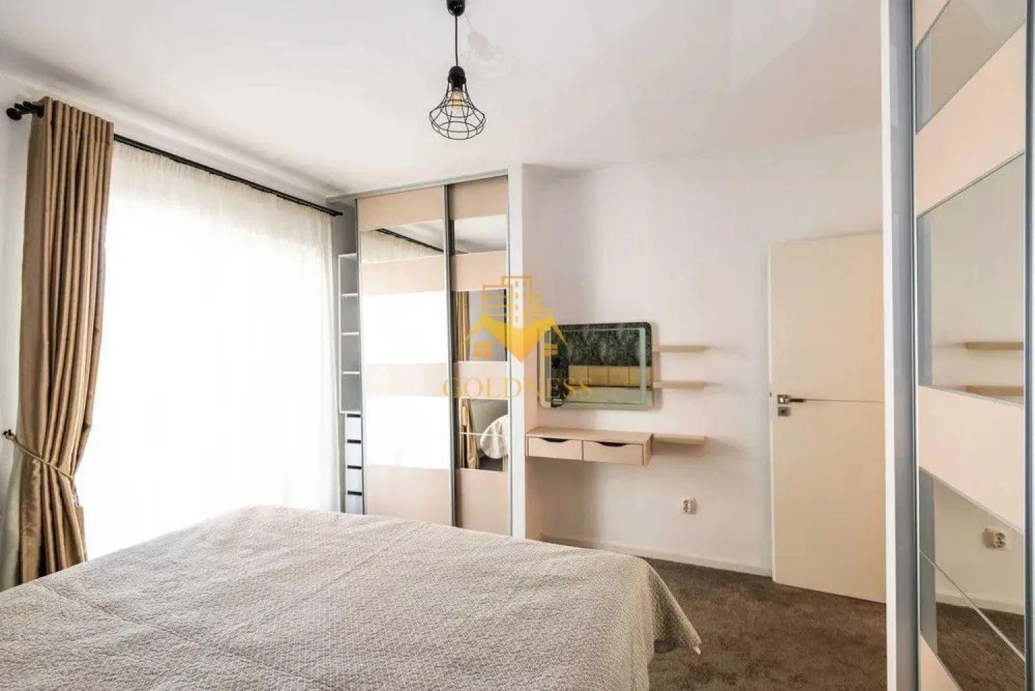 2 camere, modern, garaj, bloc nou, terasa, Europa, Calea Turzii, UMF - GOLDNESS Imobiliare vă propune spre închiriere un apartament cu 2 camere complet mobilat și utilat, la etajul 1 într-un imobil de 3 etaje, în Cartierul Europa. Dispune de loc de parcare subterana cu 50 euro Se află în apropierea stațiilor de transport în comun, magazine, restaurante, spații verzi, farmacii, etc. Apartamentul este compartimentat astfel: - dormitor cu pat matrimonial, dressing, noptiere - living cu bucatarie open space complet utilată și mobilată, canapea extensibilă, loc de servit masa - baie cu cabina de dus, calorifer port prosop și dulap pentru depozitare. - terasa de 5 mp. Imobilul este dotat cu toate cele necesare- centrală proprie, frigider, aragaz, hotă, mașină de spălat haine, etc. Dacă sunteți interesați de acest apartament și doriți să îl vizionați, dar și pentru alte oferte nu ezitați să ne contactați telefonic sau prin e-mail. Vă stăm la dispoziție! Pentru intermediere se percepe un comision de 50% din prețul chiriei! }}