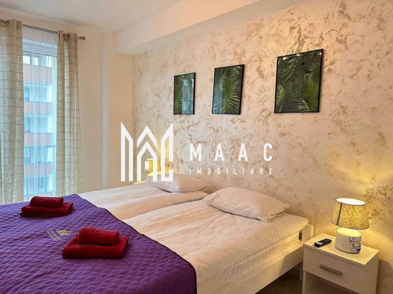 Apartament 3 camere I 102 mp I Balanta Residence - Maac Imobiliare ofera spre inchiriere un apartament cu 3 camere situat in Balanta Residence. Accesul se face prin holul de acces, cu deschidere in livingul cu bucataria open-space, mobilat si utilat. Din hol se face accesul si spre cele 2 dormitoare pozitionate spre rasarit. 2 bai, una cu cabina de dus, cealalta cu vana. Dotari bucatarie: plita, cuptor, frigider, hota, cuptor cu microunde, etc. Incalzirea se face prin pardoseala, centrala proprie. Bloc cu lift. Loc de parcare privat. Disponibil de la 1 Decembrie. In apropiere se regasesc: supermarket-uri, statii de autobuz, banci si scoli. Pentru mai multe detalii vă rugăm să ne contactați, menționând ID: CP2806911 }}