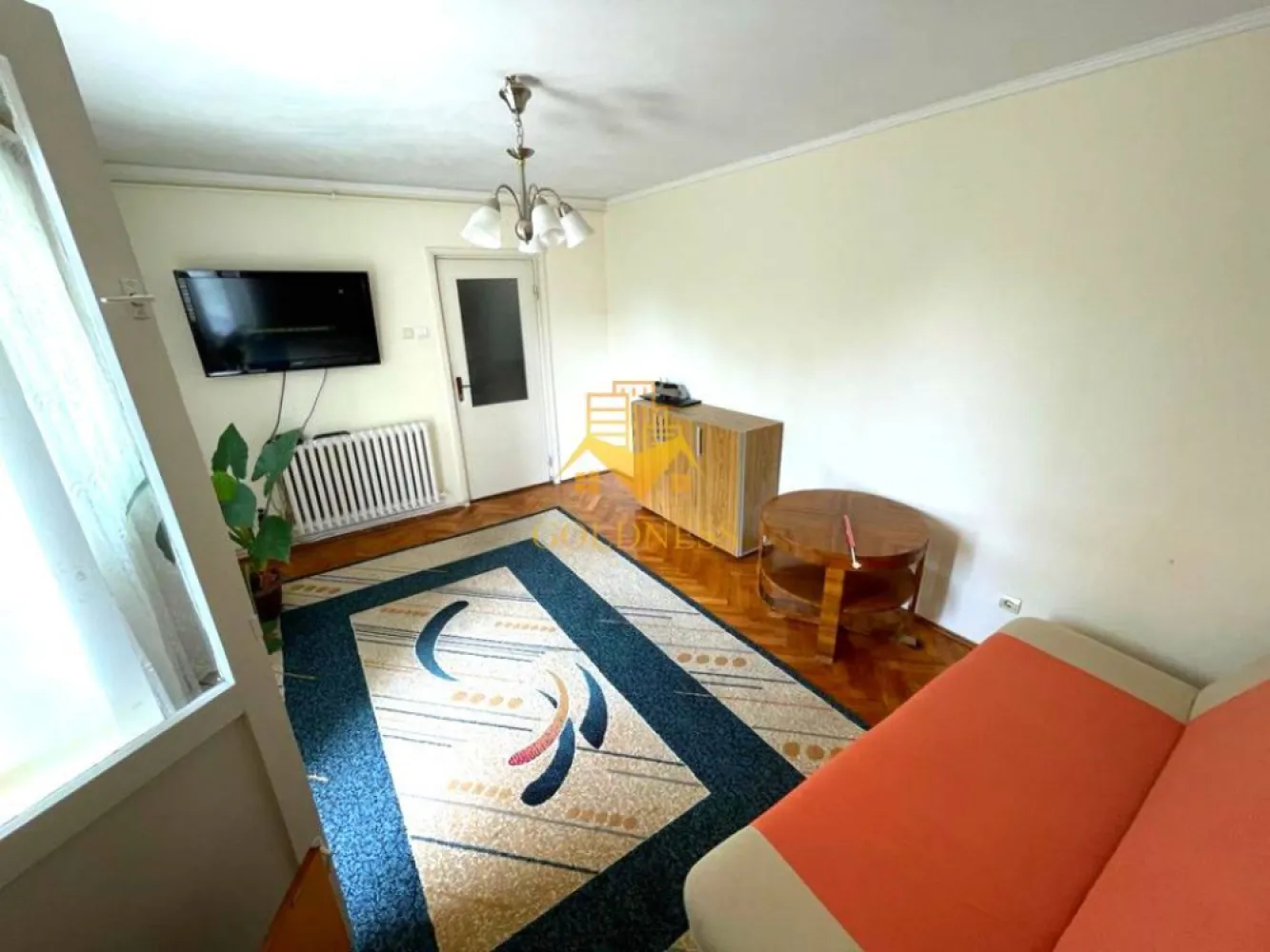 4 camere decomandate, Manastur, Piata Flora, Calvaria, Penny, OMV - GOLDNESS Imobiliare vă propune spre vanzare un apartament cu 4 camere decomandate mobilat si utilat, la etajul 4 într-un imobil de 4, pe Strada - Aleea Padin, în Cartierul Manastur. Apartamentul are o suprafata utila de 80,13 mp. Apartamentul este compartimentat astfel: - 4 dormitoare -2 bai - bucătăria mobilata si utilată -2 debarale -2 holuri -balcon deschis de 5.83mp (logie) - boxa subsol Imobilul este dotat cu toate cele necesare - centrală proprie, mașină de spălat haine, frigider, aragaz, hota. Apartamentul necesita renovare! Dispune de geamuri de termopan in 2 camere, restul fiind din lemn. Se află în apropierea stațiilor de transport în comun, magazine, spații verzi, farmacii, etc. Dacă sunteți interesați de acest apartament și doriți să îl vizionați, dar și pentru alte oferte sau detalii nu ezitați să ne contactați telefonic sau prin e-mail. Vă stăm la dispoziție! Pentru intermediere se percepe un comision de 2% din prețul vanzarii! }}