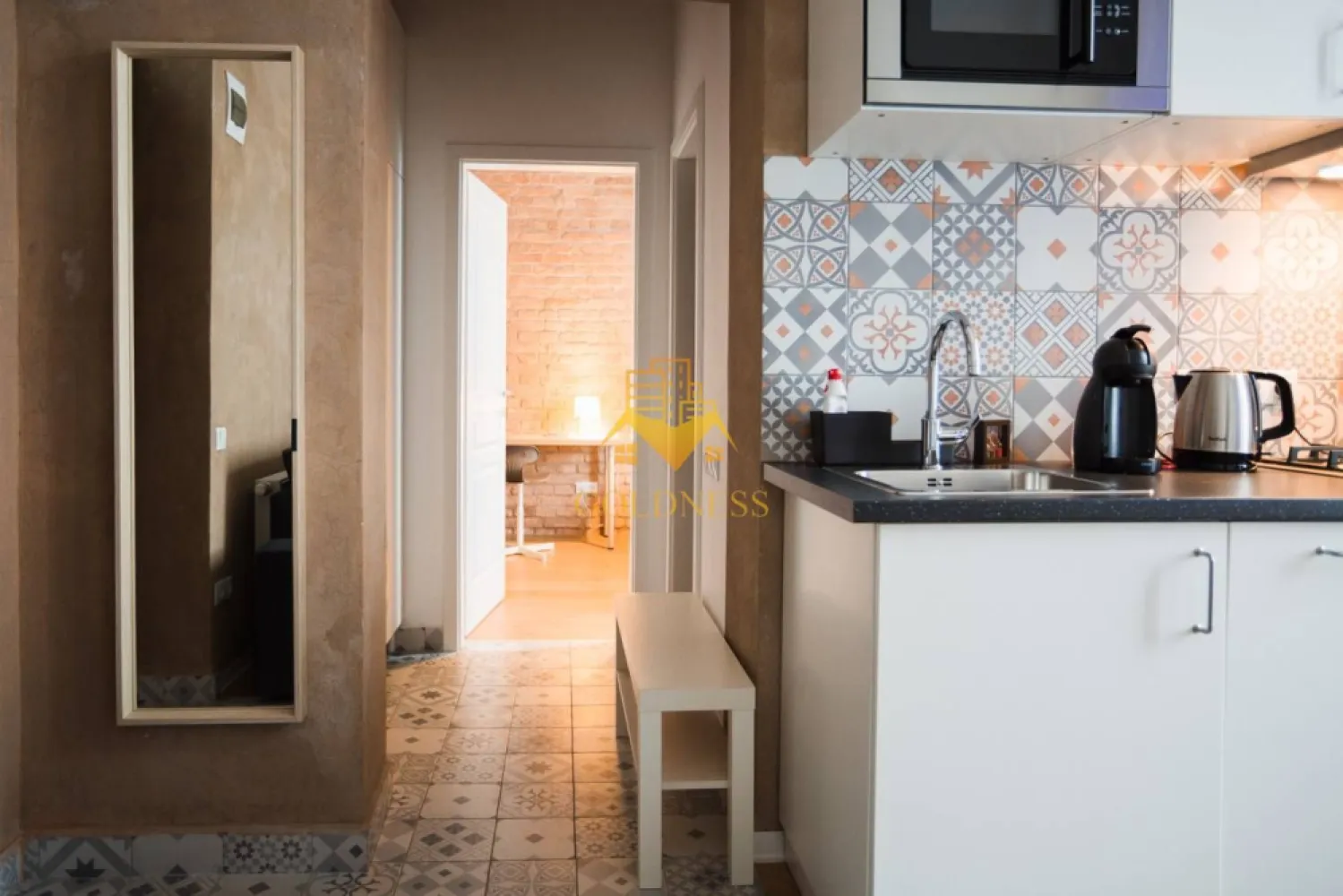 3 camere, Piața Unirii, UltraCentral, Piața Muzeului, George Barițiu - GOLDNESS Imobiliare vă propune spre închiriere un apartament cu 3 camere complet mobilat și utilat, la etajul 1 într-un imobil UltraCentral. Se află în apropierea stațiilor de transport în comun, magazine, restaurante, spații verzi, farmacii, etc. Apartamentul este compartimentat astfel: - 2 dormitoare cu pat matrimonial, dressing, noptiere - living cu canapea extensibilă - bucătărie complet utilată și mobilată, loc de servit masa - baie cu dus, calorifer port prosop și dulap pentru depozitare. Imobilul este dotat cu toate cele necesare- centrală proprie, frigider, aragaz, hotă, mașină de spălat haine, etc. Dacă sunteți interesați de acest apartament și doriți să îl vizionați, dar și pentru alte oferte nu ezitați să ne contactați telefonic sau prin e-mail. Vă stăm la dispoziție! Pentru intermediere se percepe un comision de 50% din prețul chiriei! }}