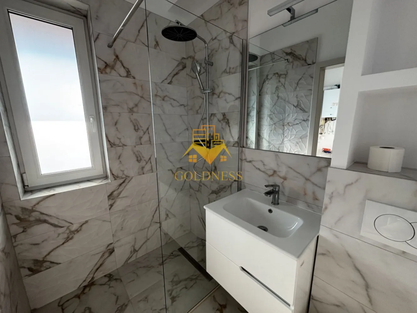 Duplex lux, de închiriat, 5 camere, parcare, curte, terasă,220mp teren