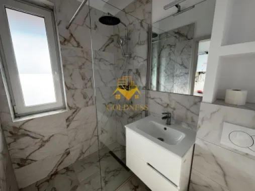 Duplex lux, de închiriat, 5 camere, parcare, curte, terasă,220mp teren