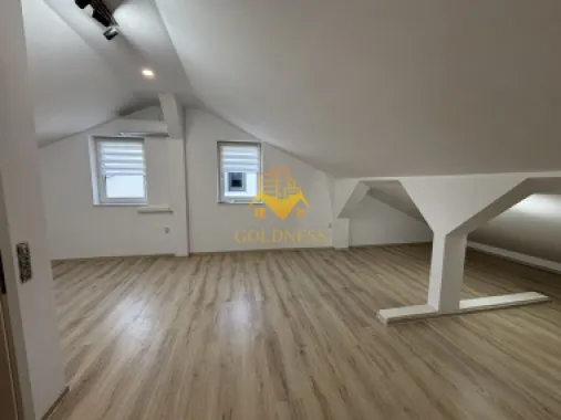 Duplex lux, de închiriat, 5 camere, parcare, curte, terasă,220mp teren