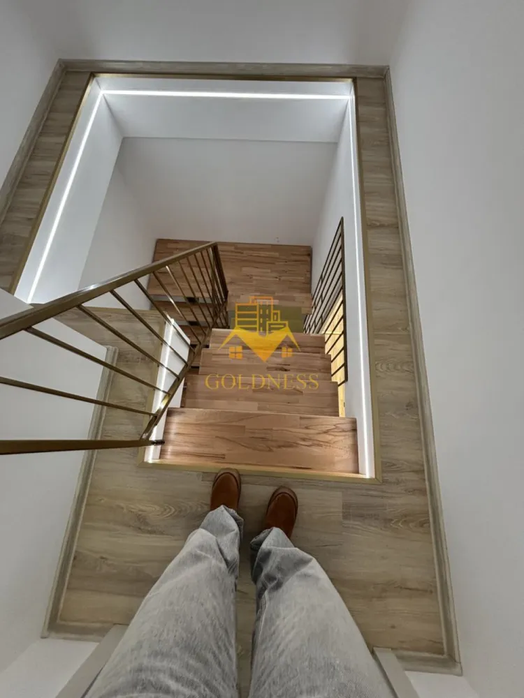 Duplex lux, de închiriat, 5 camere, parcare, curte, terasă,220mp teren