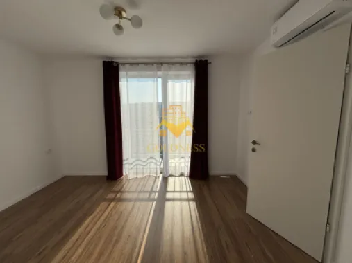 Duplex lux, de închiriat, 5 camere, parcare, curte, terasă,220mp teren