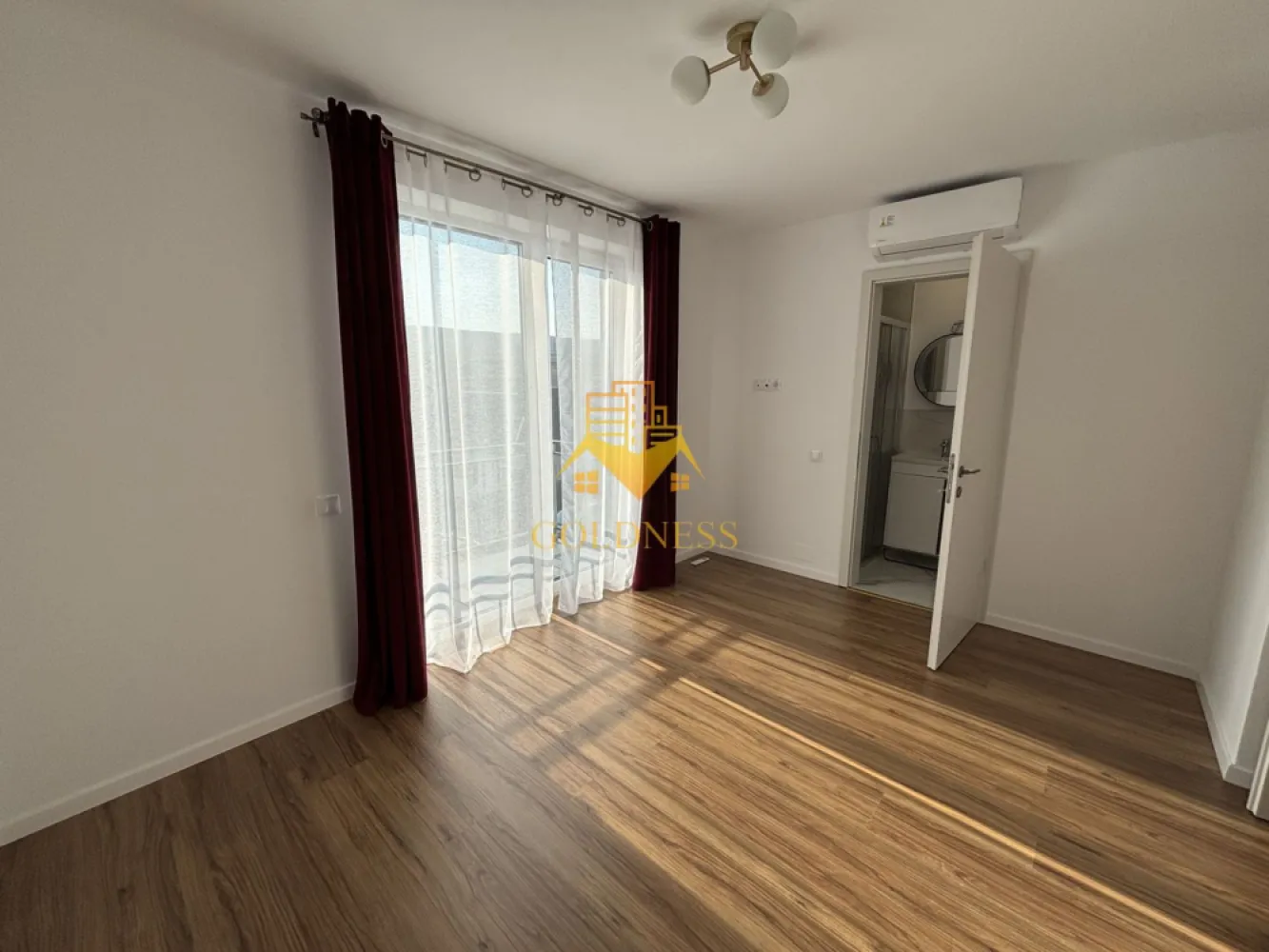 Duplex lux, de închiriat, 5 camere, parcare, curte, terasă,220mp teren