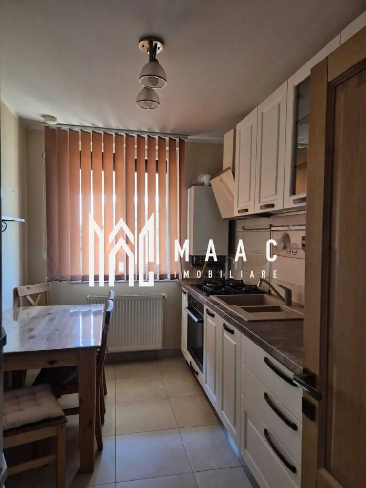 Apartament 2 Camere | Decomandat | 53MPU | Lac Binder - MAAC imobiliare va propune spre inchiriere un apartament decomandat situat la parterul blocului cu compartimentare practică și funcțională. Apartamentul este compus din: hol de acces; living spațios și luminos; dormitor; bucătărie separată; baie cu geam pentru aerisire naturală. Proprietatea se închiriază complet mobilată și utilată, fiind pregătită pentru mutare imediată. Confortul termic este asigurat de centrală termică proprie, cu sistem de încălzire prin calorifere. Amplasarea este un real avantaj, apartamentul fiind situat într-o zonă liniștită, cu acces facil către mijloace de transport, magazine, spații verzi și alte facilități urbane necesare. Condiții de închiriere: se percepe garanție în cuantumul unei chirii lunare; nu se acceptă fumători; nu se acceptă animale de companie. Pentru informații suplimentare și pentru programarea unei vizionări, vă invităm să contactați MAAC Imobiliare, menționând ID: CP2806119 }}