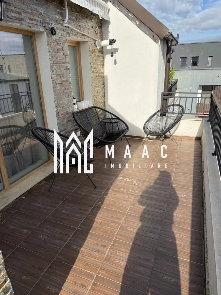 Apartament 3 camere I 90 mp I I Calea Cisnadiei - Maac Imobiliare ofera spre inchiriere apartament cu 3 camere, 2 dormitoare, terasa, zona calea Cisnadiei. Apartamentul este structurat pe doua nivele cu scara interioara. Accesul se face printr-un hol cu deschidere in living si bucatarie open-space. Tot la acest nivel regasim un dormitor si baie. La nivelul doi avem alt dormitor cu dressing. Bucatarie mobilata si utilata (cuptor, plita pe inductie,frigider, masina de spalat vase, TV , aer conditionat). Baie mobilata si utilata (cabina de dus, bideu, masina de splat rufe cu uscator). Incalzirea se face prin pardoseala, cu centrala proprie. Parcare proprie - 2 locuri. Pentru mai multe detalii vă rugăm să ne contactați, menționând ID:CP2805916 }}