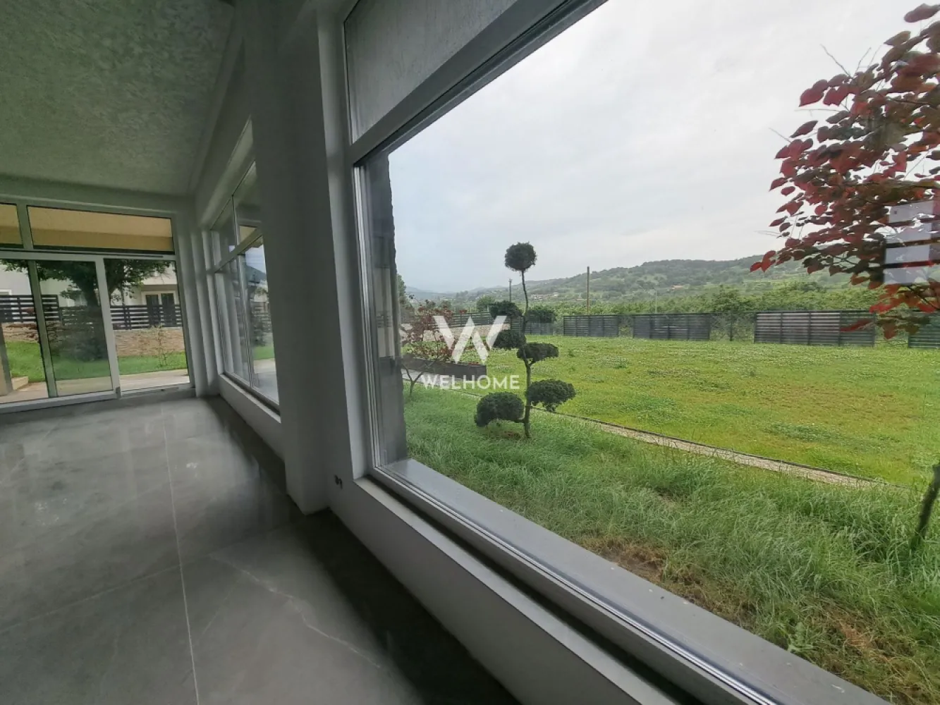 Vilă modernă premium cu piscină interioară, teren 1200 mp și panoramă