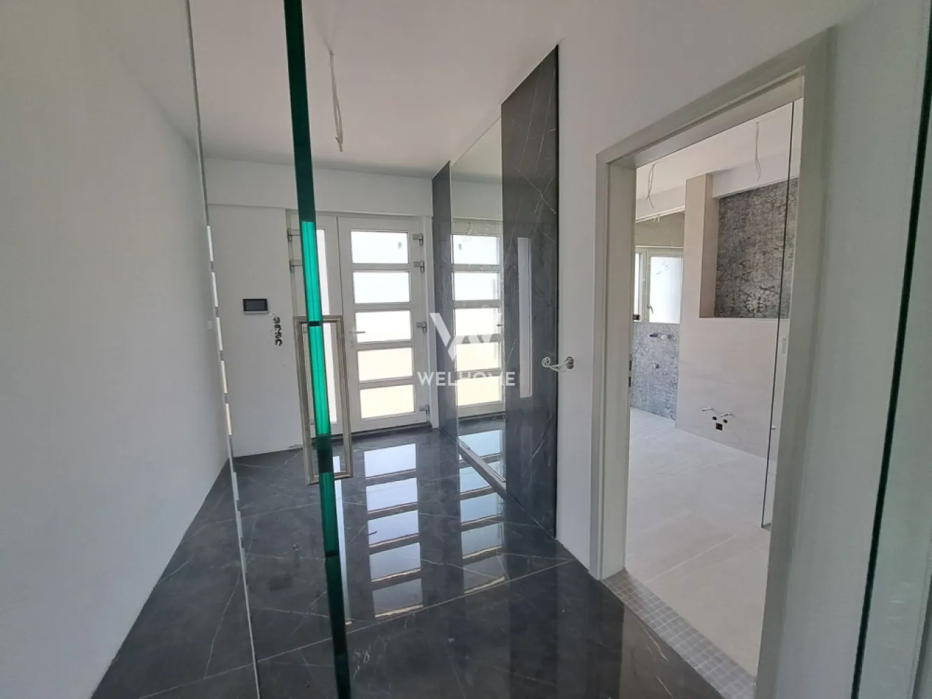 Vilă modernă premium cu piscină interioară, teren 1200 mp și panoramă