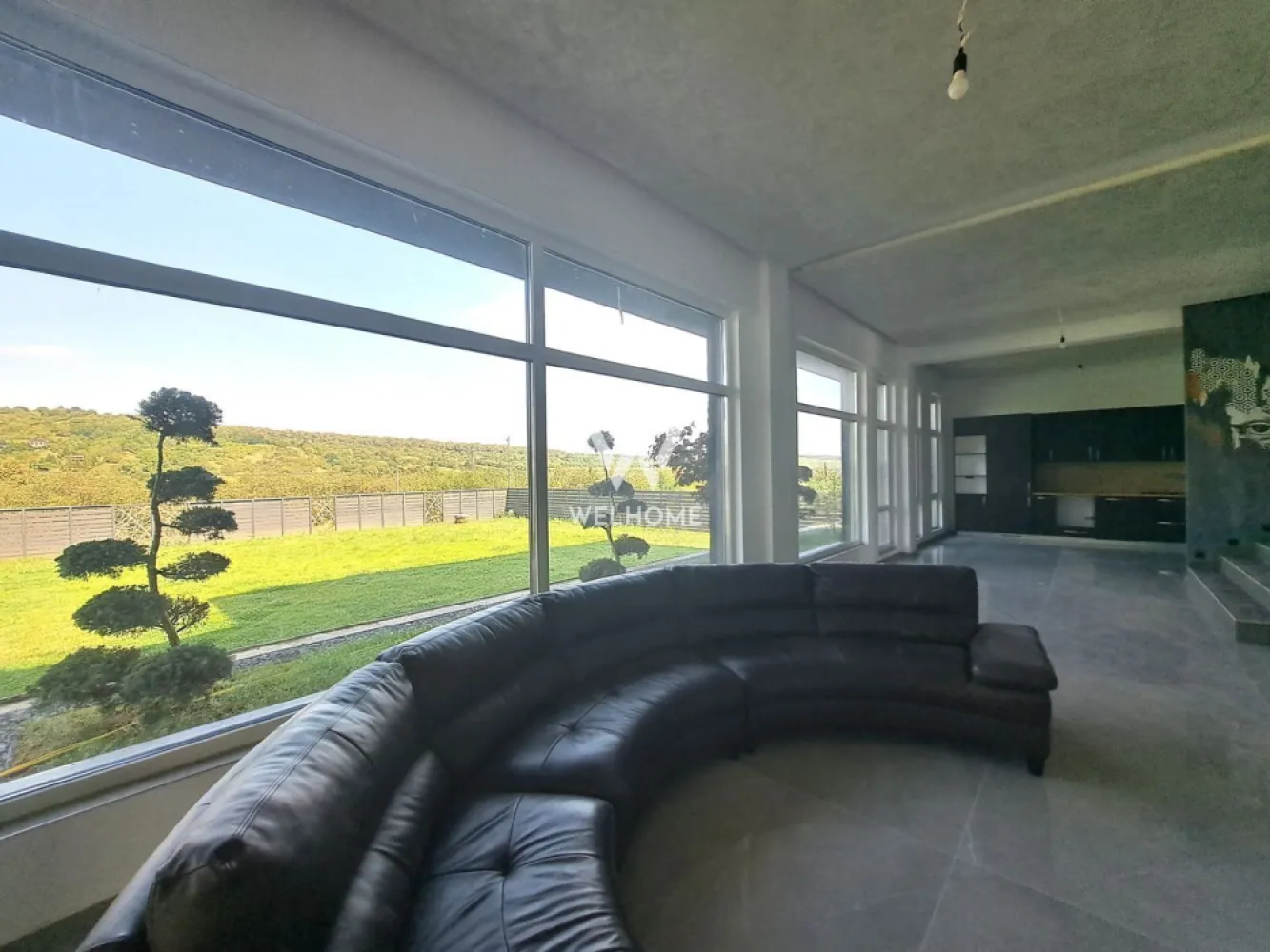 Vilă modernă premium cu piscină interioară, teren 1200 mp și panoramă