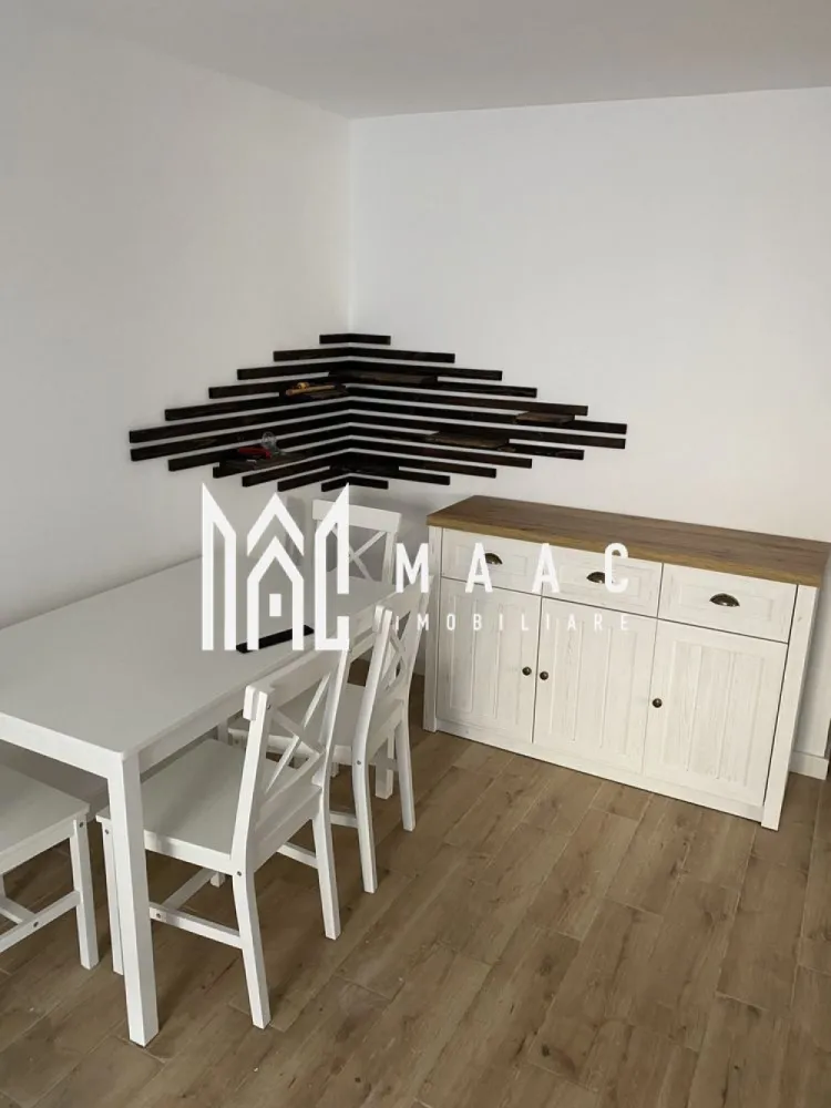 Garsonieră de Închiriat | 45Mp | Zona Ștefan cel Mare - MAAC Imobiliare vă propune spre închiriere o garsonieră spațioasă , situată la demisolul unei case, cu intrare separată direct din stradă. Imobilul are o suprafață totală de 45 mp și se vinde complet mobilat și utilat, gata pentru a fi locuit imediat. Detalii proprietate: Suprafață utilă: 45 mp Teren aferent: 10 mp Bucătărie complet utilată – frigider, cuptor electric, plită electrică Încălzire: centrală proprie pe gaz Finisaje de calitate – pardoseli din lemn laminat și gresie Interior luminos și primitor Localizare: Proprietatea este amplasată într-o zonă liniștită, cu acces facil la mijloace de transport în comun și magazine. În apropiere se află: Grădinițe și școli Parcuri și spații verzi – ideale pentru relaxare Avantaje: Intrare separată din stradă Complet mobilată și utilată Perfectă pentru o viață urbană confortabilă și liniștită Pentru mai multe detalii sau pentru a programa o vizionare, te rugăm să specifici ID:CP2805683 }}