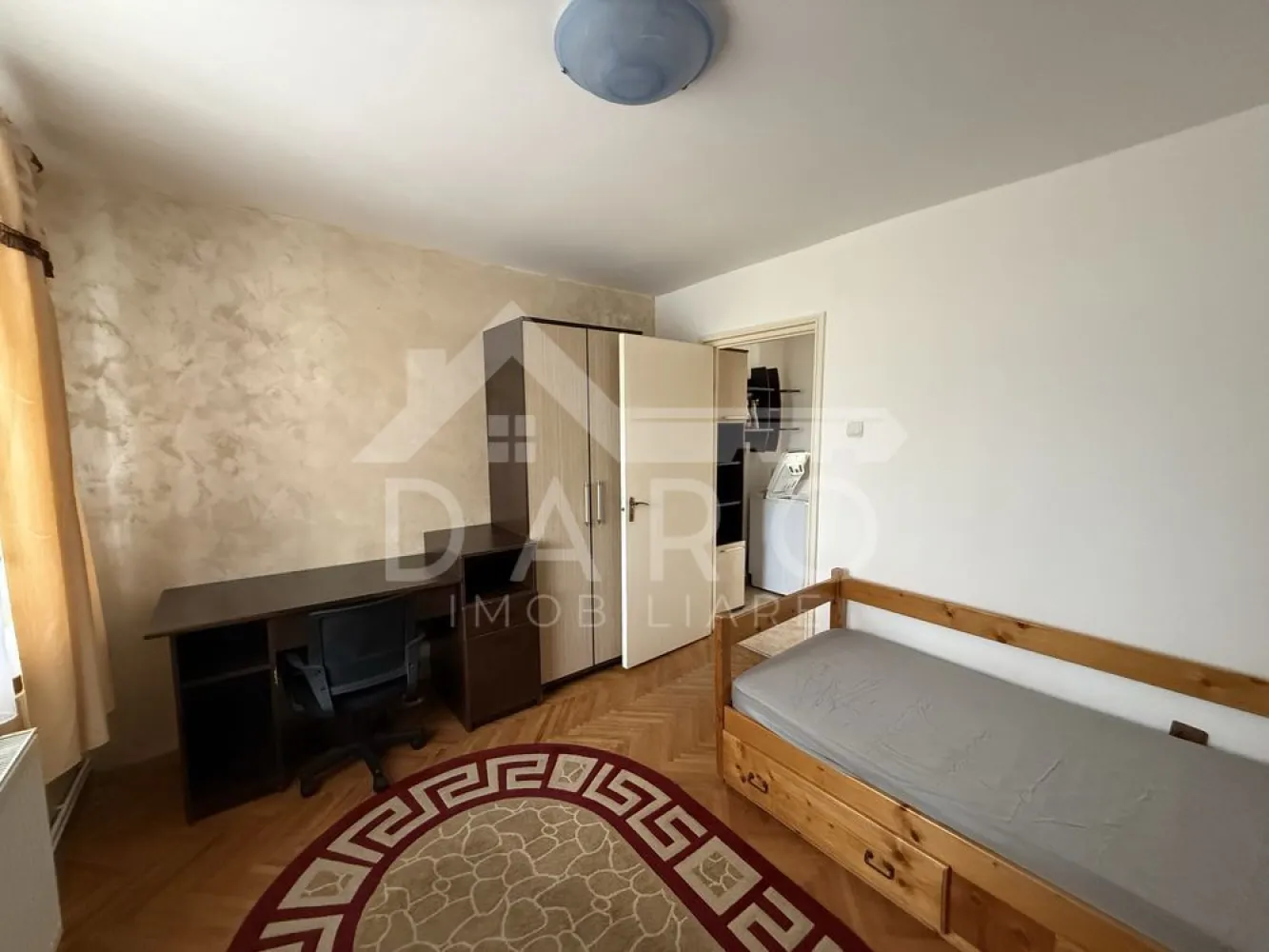 Apartament 2 camere decomandat, zona Aleea Cornisa
