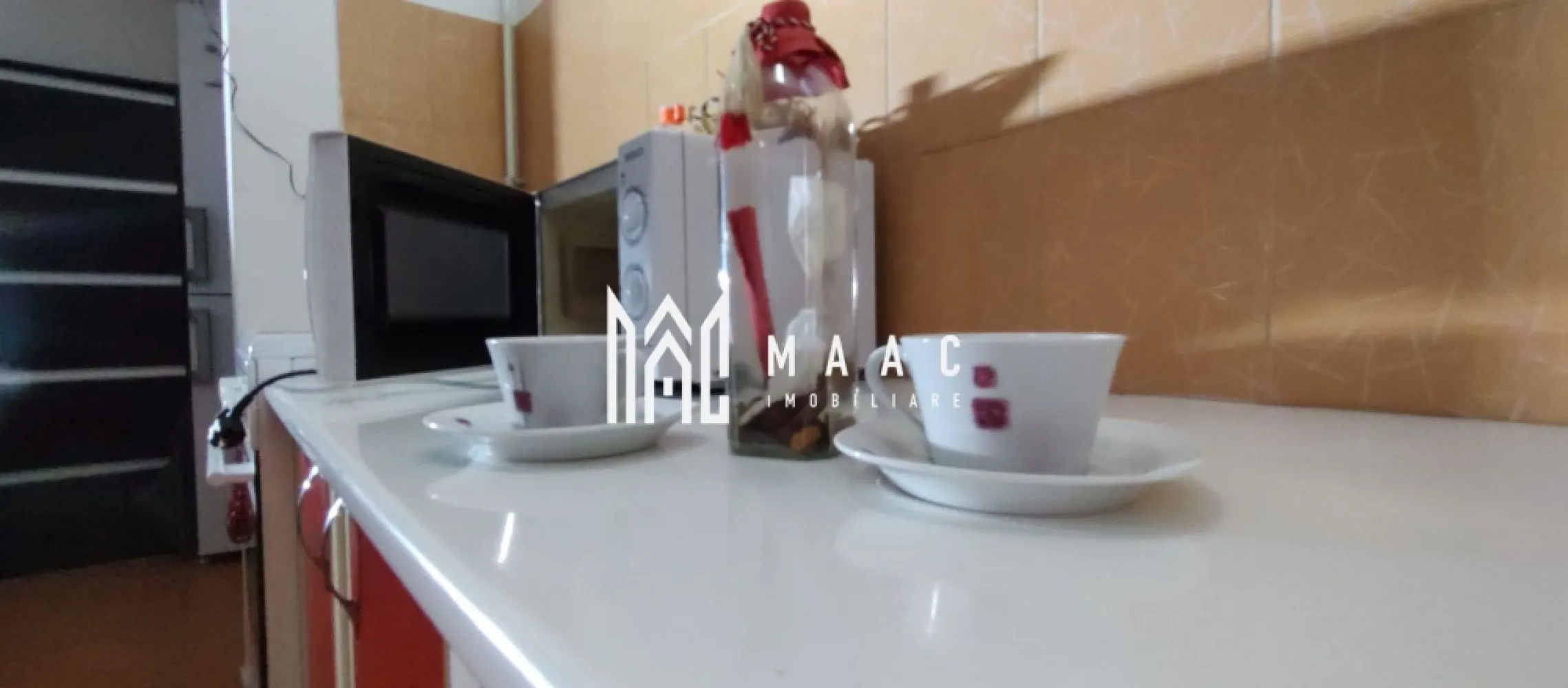 Apartament 2 camere | etal 2 | 50MPU | Turnisor - MAAC Imobiliare ofera spre inchiriere apartament cu 2 camere cu o suprafață utilă de 50 mp, mobilat și echipat complet in zona Turnisor. *PET FRIENDLY (in functie de dimensiunea animalului se rediscuta cuantumul garantiei). Compartimentarea: Living, bucataria, un dormitor spatios, baie, balcon. Apartamentul se preda mobilat, utilat. Avand o amplasare buna accesul se face foarte usor catre numeroase centre comerciale si centrul orasului. La inchiriere se achita o luna in avans + garantie in cuantumul unei chirii lunare. Pentru mai multe detalii, va rugam specificati telefonic: ID CP:2805607 }}