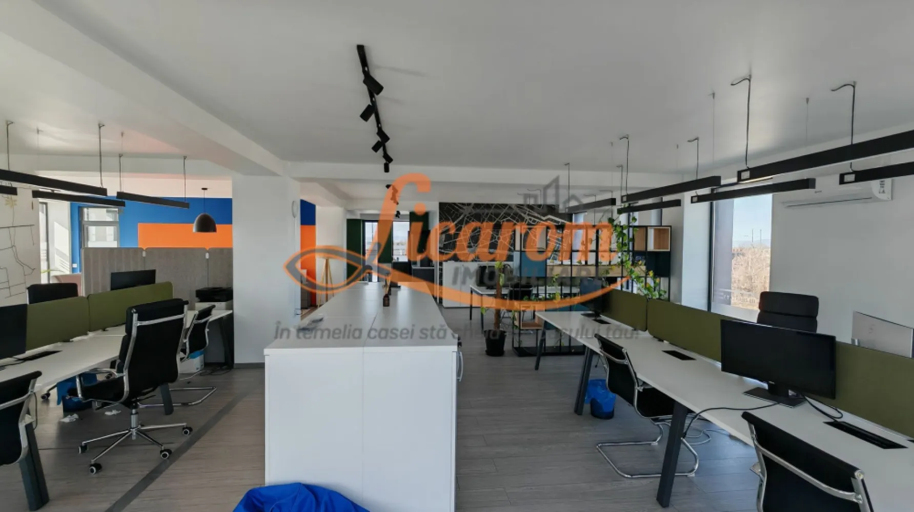 190 mp,Spatiu de Birouri/ Call Center/IT, Fitness,2280 euro/luna - Licarom Imobiliare propune spre inchirere un spatiu in suprafata de 190 mp ,in Craiter intr-o zona cu trafic si vizibilitate mare, situat la etajul 2 ,intr-o cladire de birouri dispusa pe trei nivele Spatiul este pretabil pentru activitati de birou, IT, call center etc. Este mobilat pentru activitati de birou si utilat modern. Incalzirea se face cu pompe de caldura. Pretul este de 12 euro/mp si in acest pret sunt incluse serviciile de curatenie cu o frecventa saptamanala. Spatiul este disponibil incepand cu data de 01.05.2026. Pentru mai multe detalii si vizionari,nuezitati sa ne contactati la telefon 0741059397 Consultant imobiliar Calin si 0723985424 Consultant imobiliar Liliana.