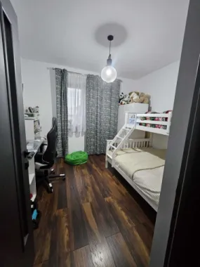 BRASADAS vinde ap 3 cam cu curte proprie in Carpati 2.
