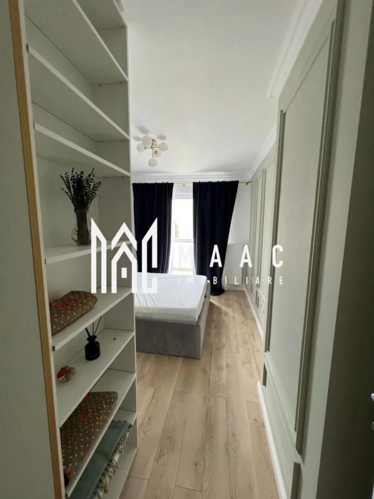 Apartament 2 camere | Garaj | Balcon | Lift | Central - MAAC Imobiliare ofera spre inchiriere apartament cu 2 camere cu o suprafață utilă de 55 mp, mobilat și echipat modern in zona Centrala (City Residence). *PET FRIENDLY (in functie de dimensiunea animalului se rediscuta cuantumul garantiei). Compartimentarea: Living open-space cu bucataria, un dormitor spatios, baie, balcon de 10mp cu acces din ambele camere. Apartamentul se preda mobilat, utilat calitativ pentru a oferi confortul necesar. Imobilul dispune de loc de parcare subteran. Avand o amplasare buna accesul se face foarte usor catre numeroase centre comerciale si centrul orasului. La inchiriere se achita o luna in avans + garantie in cuantumul unei chirii lunare. Disponibilitate din 8 Februarie. Pentru mai multe detalii, va rugam specificati telefonic: CP2805595 }}