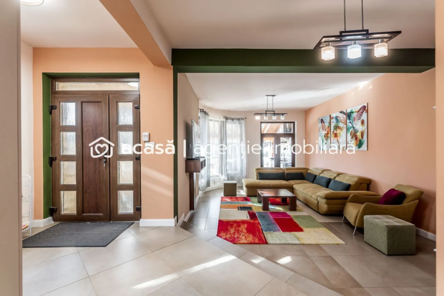 Casă SMART cu 5 camere, teren 720 mp, fotovoltaice 13 kW, Aradul Nou - Îți propun spre vânzare o casă modernă situată în Aradul Nou, ideală pentru o familie care caută confort, eficiență energetică și dotări premium. Proprietatea este amplasată pe un teren de 720 mp, se vinde mobilată și utilată și este pregătită pentru mutare imediată. Compartimentare: 4 dormitoare | 3 băi | 2 dressinguri | living + dining + bucătărie | birou / dormitor pentru oaspeți | terasă secundară Mansardă: dormitor matrimonial cu baie și dressing | 2 dormitoare | baie | dressing separat Dotări și confort: încălzire și răcire în pardoseală | pompă de căldură apă–apă conectată la foraj hidrogeologic | sistem fotovoltaic 13 kW | termostat individual în camere | senzori de incendiu | casă smart | sistem de securitate wireless | supraveghere video | video-interfon | control de la distanță pentru electrocasnice Exterior amenajat complet: garaj automatizat pentru 2 mașini | terasă de 40 mp închisă cu sticlă securizată glisantă | bucătărie exterioară cu blat din granit | zonă BBQ | jacuzzi 5 persoane | magazie | padoc pentru câini | pomi fructiferi Proprietatea este potrivită pentru cei care își doresc o casă eficientă, cu costuri predictibile și nivel ridicat de independență energetică. Preț listare: 349.000 Euro | Comision 0% | Posibilitate de achiziție în tranșe Pentru detalii, fișa completă sau programarea unei vizionări: Mihai Molnar – consultant imobiliar | 0761 899 230 | Telefon / WhatsApp Dacă ai nevoie de finanțare, îți pot obține gratuit oferte de la 16 bănci. Ai o proprietate de vânzare în Arad? Îți ofer o evaluare gratuită, fără obligații. ACASĂ | Agenție imobiliară Arad Bulevardul Decebal 2, Arad 310133 }}