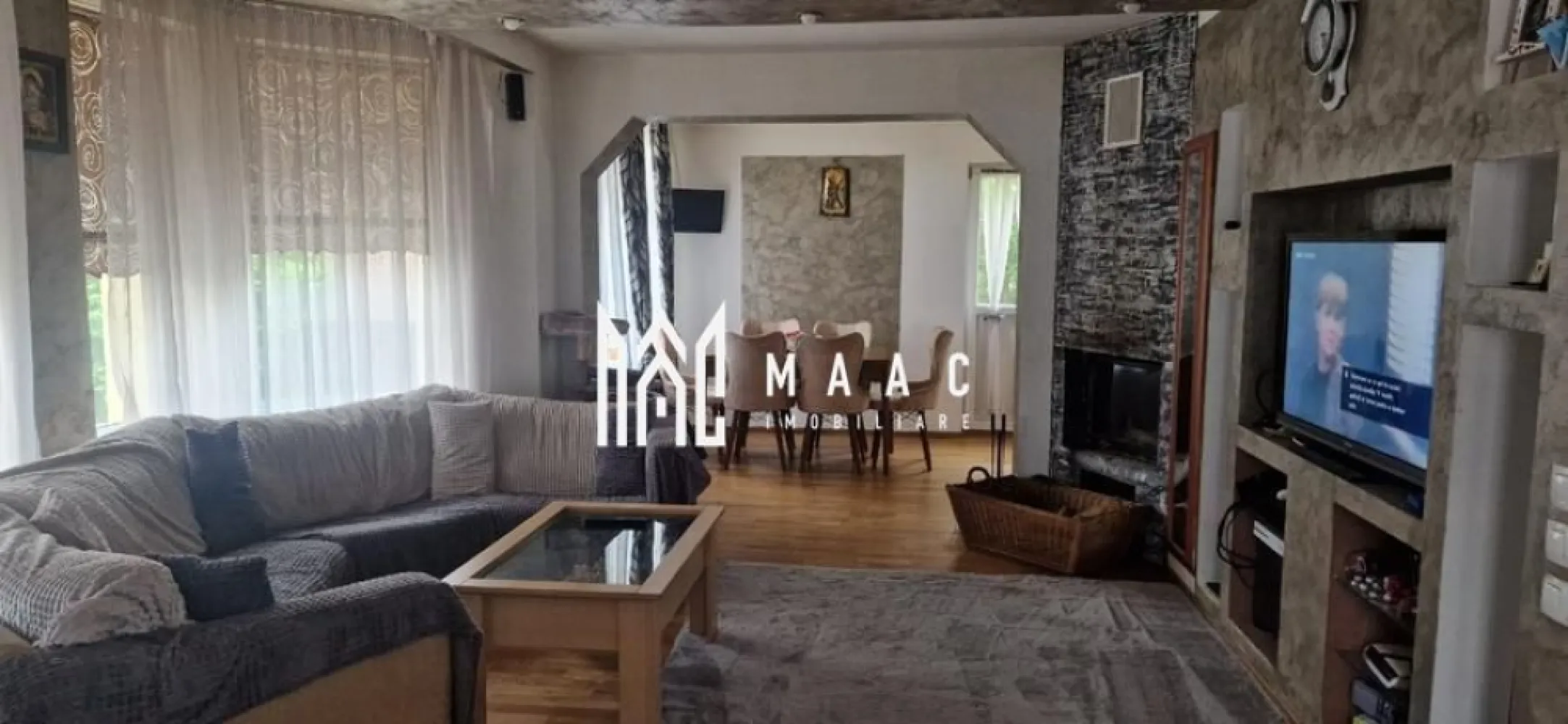 Casa 8 camere | 308mpu | 2 Apartamente | Selimbar - MAAC IMOBILIARE propune atentiei dumneavoastra o casa unicata – pentru două familii, două generații sau dublă investiție - acasă și birou, într-o zonă premium din Șelimbăr. Imobilul cuprinde două apartamente complet funcționale, cu acces separat și dotări generoase, într-o casă spațioasă, construită cu responsabilitate și bun gust. Aflat pe o stradă liniștită, asfaltată și iluminată public, imobilul este situat la doar 400 m de Shopping City Sibiu, DN1, Lidl și Kaufland Șelimbăr și la 4 km de centrul istoric al Sibiului, cu acces rapid și spre autostradă. • Finalizată în 2009, cu structură durabilă: cărămidă Porotherm 30 cm, termosistem de 10 cm, fațadă Knauf, țiglă din beton, panouri solare pentru încălzirea apei, centrală termică in condensatie Junkers de 42Kw + boiler Junkers cu o capacitate de 300 litrii, încălzire în pardoseală și calorifere, sistem de drenaj și trotuare pavat. _ _ _ _ _ _ _ _ _ _ _ _ _ _ _ _ _ _ _ _ _ _ _ _ _ _ _ _ _ _ _ _ _ _ _ _ _ _ _ _ _ _ _ _ _ _ _ _ _ _ _ _ Apartamentul 1 – generos, cu o suprafață utilă de 128.4mpu • Parter: birou, living cu șemineu, zonă de dining, bucătărie, baie de serviciu (suprafață utilă de 64,10 mp) • Mansardă: 3 dormitoare, dressing, baie, acces la pod prin scară pliantă, (suprafață utilă de 64.10 mp) cu aer condiționat • Exterior: 2 locuri de parcare într-un garaj aerisit și acoperit, foișor complet echipat (grătar, cuptor ,plită, toate cu funcționalitate pe lemne), magazine de depozitare unelte gradinărit _ _ _ _ _ _ _ _ _ _ _ _ _ _ _ _ _ _ _ _ _ _ _ _ _ _ _ _ _ _ _ _ _ _ _ _ _ _ _ _ _ _ _ _ _ _ _ _ _ _ _ _ Apartamentul 2 – cu o suprafață utilă de 72.5mpu • Parter: living cu șemineu, dining, bucătărie, baie de serviciu (suprafață utilă de 36,40 mp) • Mansardă: 2 dormitoare, baie, acces la pod, aer condiționat (suprafață utilă de 36,10 mp) • Exterior: 1 loc de parcare într-un garaj aerisit și acoperit, foișor cu grătar și loc de relaxare Demisolul are o suprafata utila de 108 mp - comunică prin două holuri commune, dar poate fi ușor delimitat ca ulterior sa poata fi transformat in 2 apartamente distincte. Pentru mai multe detalii precizati telefonic ca ati vazut anuntul cu ID CP2803211 }}