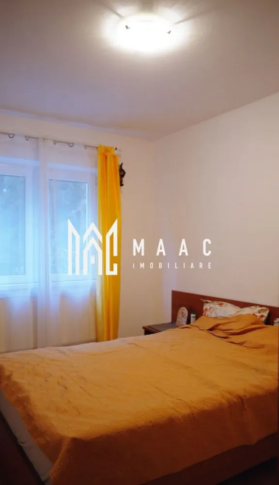 Oportunitate | Apartament 4 camere | 89MPU | Etaj 1 | Valea Aurie - MAAC Imobiliare vă propune spre vânzare un apartament spațios cu 4 camere, situat în zona Valea Aurie, la etajul 1 al unui bloc cu 4 niveluri. Proprietatea este decomandată, oferind o compartimentare eficientă și confortabilă, ideală pentru o familie. Cu o suprafață utilă de 89 mp, apartamentul este compus din: 4 camere din care 2 dormitoare, o camera care tine loc de dinnig si un living 2 băi Bucătărie separată Hol spațios Pivniță proprie, ideală pentru depozitare suplimentară Avantaje: Situat într-o zonă liniștită, aproape de pădure, perfectă pentru plimbări și relaxare în aer liber Acces facil la școli, grădinițe și mijloace de transport Bloc îngrijit, cu vecini liniștiți și atmosferă plăcută Apartamentul beneficiază de lumina naturală pe tot parcursul zilei Este o locuință ideală pentru cei care caută confort, spațiu și o locație convenabilă. Pentru mai multe detalii va rugam specificati telefonic ID: CP2740125 }}