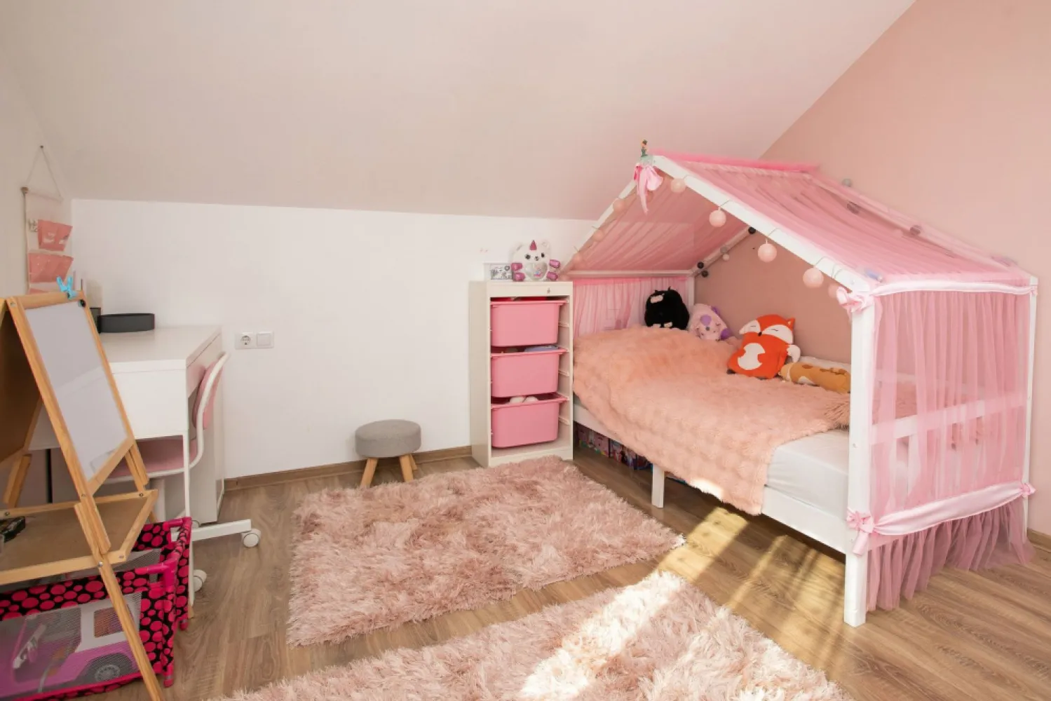 Vilă P+M, Clujului, 190 mp, teren 520 mp, singur în curte. 225 000 E