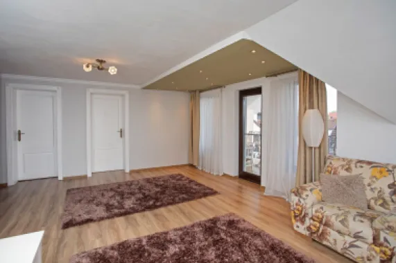 Vilă P+M, Clujului, 190 mp, teren 520 mp, singur în curte. 225 000 E