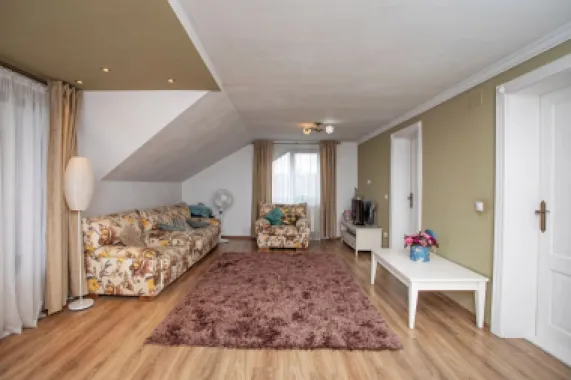 Vilă P+M, Clujului, 190 mp, teren 520 mp, singur în curte. 225 000 E