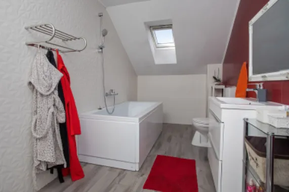Vilă P+M, Clujului, 190 mp, teren 520 mp, singur în curte. 225 000 E