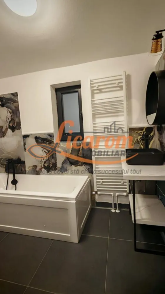 COMISION 0. Corp de casa,Carpatilor intrare in Racadau,P+E,4 camere.