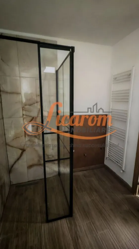 COMISION 0. Corp de casa,Carpatilor intrare in Racadau,P+E,4 camere.