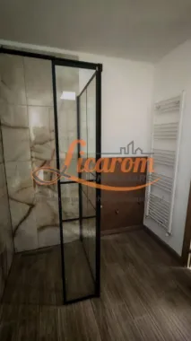 COMISION 0. Corp de casa,Carpatilor intrare in Racadau,P+E,4 camere.