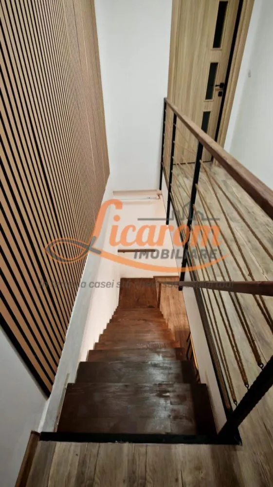 COMISION 0. Corp de casa,Carpatilor intrare in Racadau,P+E,4 camere.