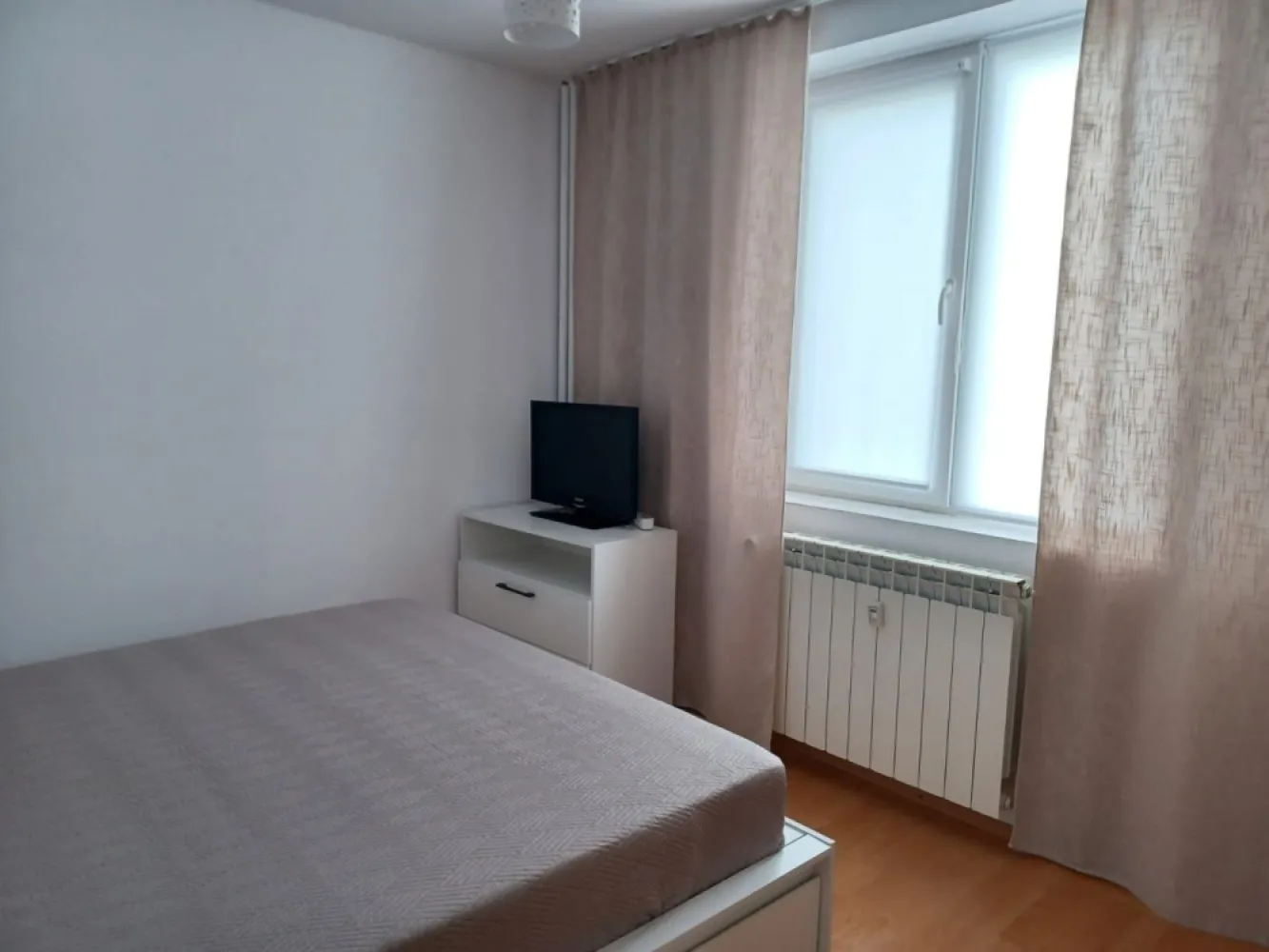 Chirie, 2 dormitoare, str. Sovata. 400 E/lună negociabil. Comision 0.