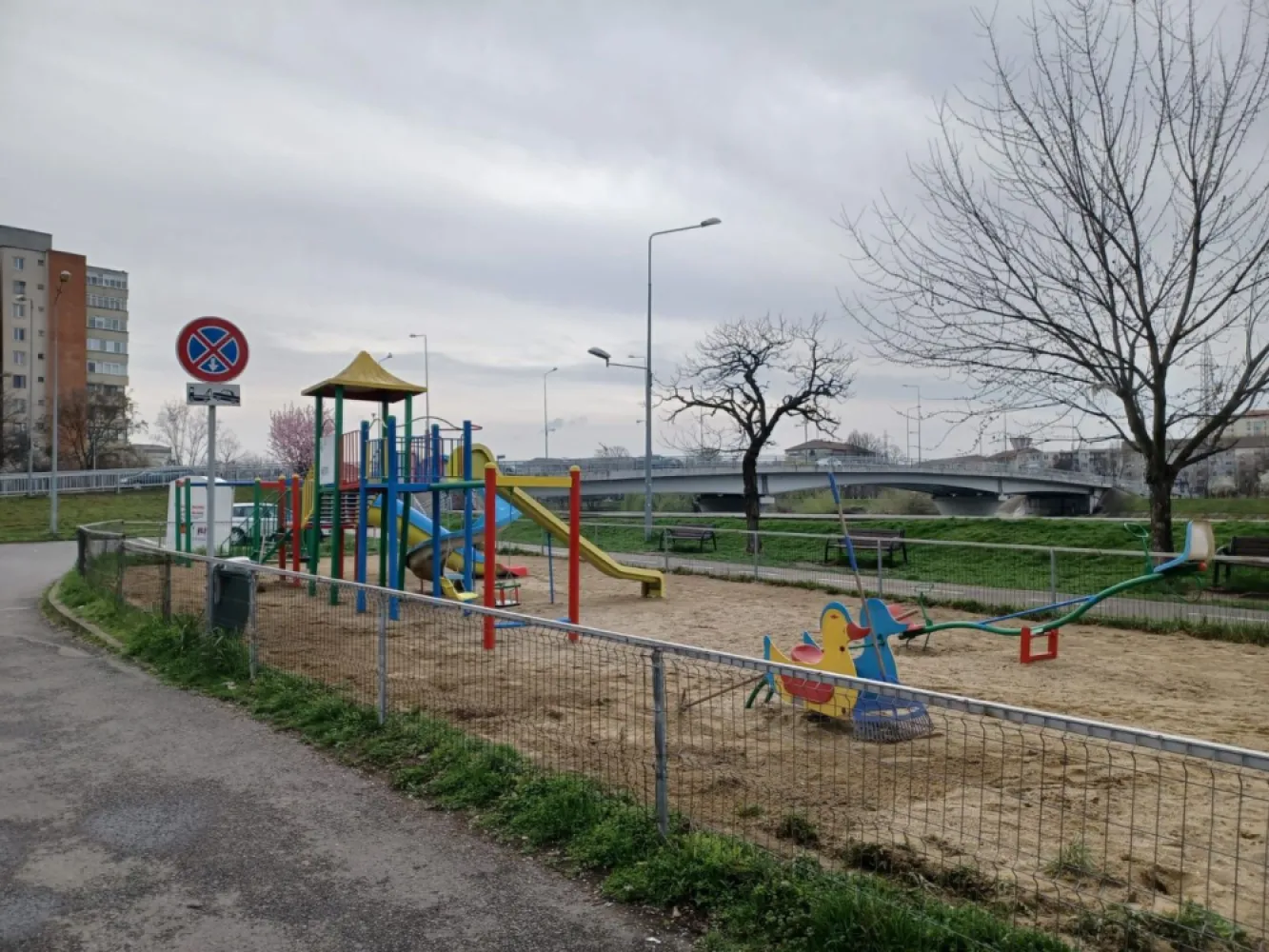 Chirie, 2 dormitoare, str. Sovata. 400 E/lună negociabil. Comision 0.