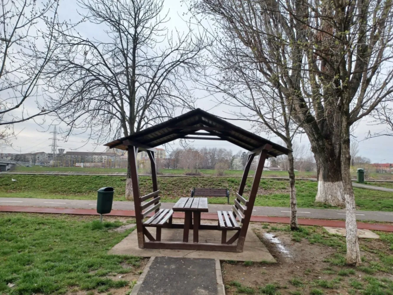 Chirie, 2 dormitoare, str. Sovata. 400 E/lună negociabil. Comision 0.