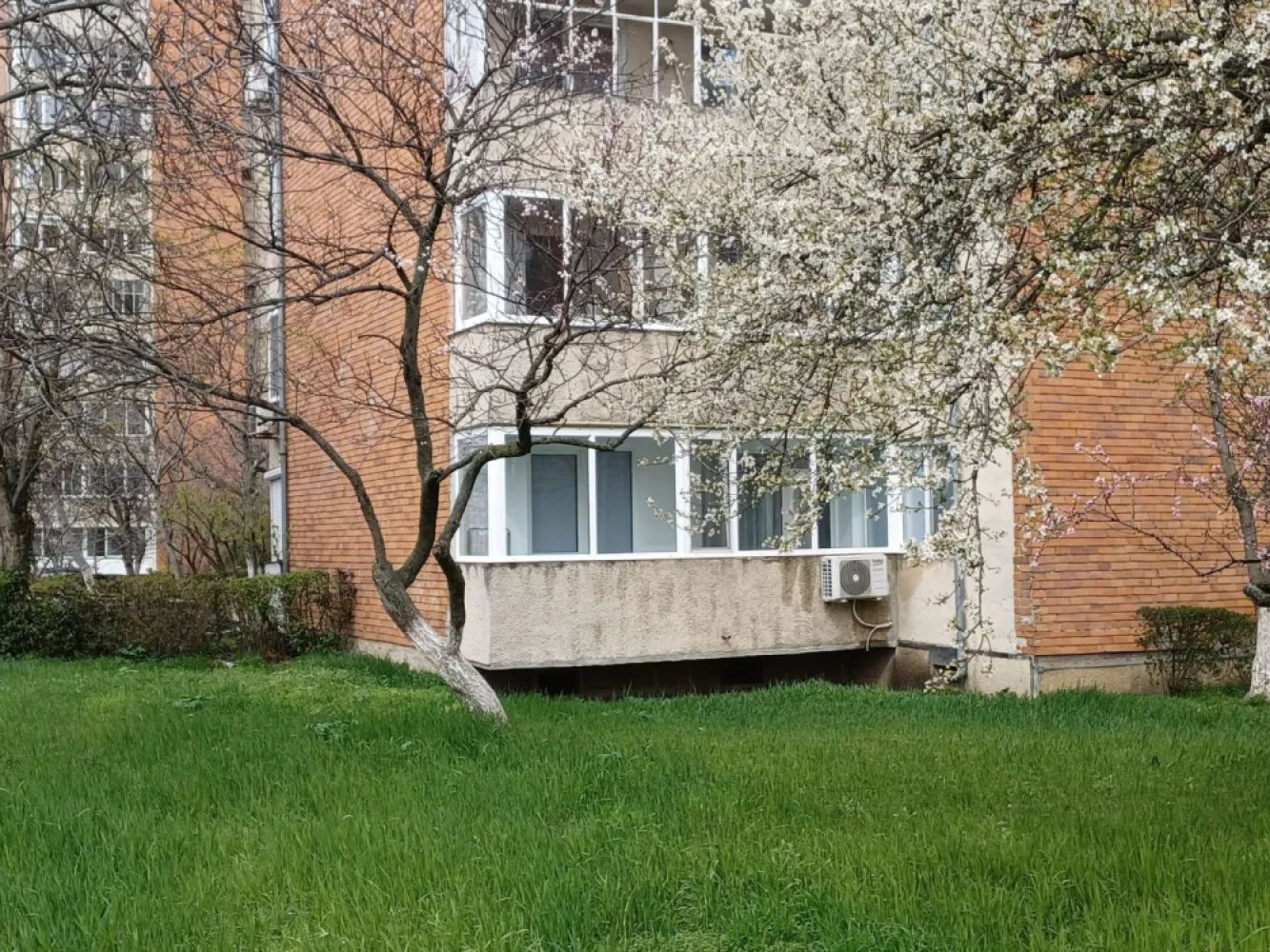 Chirie, 2 dormitoare, str. Sovata. 400 E/lună negociabil. Comision 0.