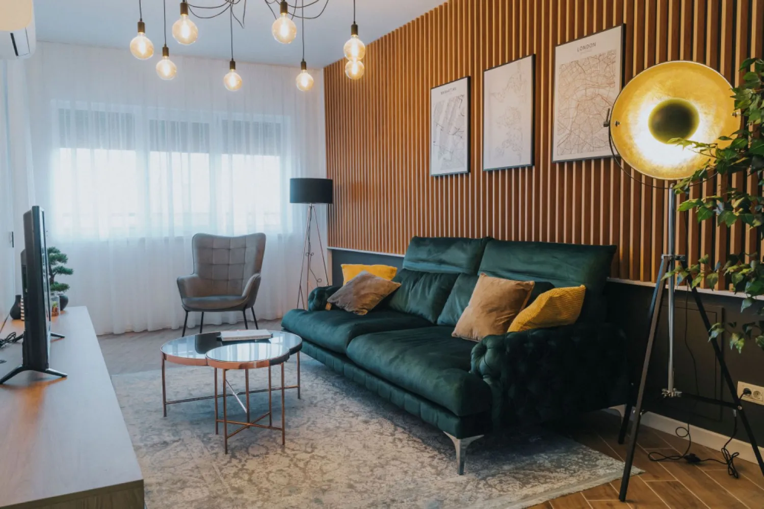 2 camere, ultracentral, Oradea. 185 000 E + TVA. Comision 0