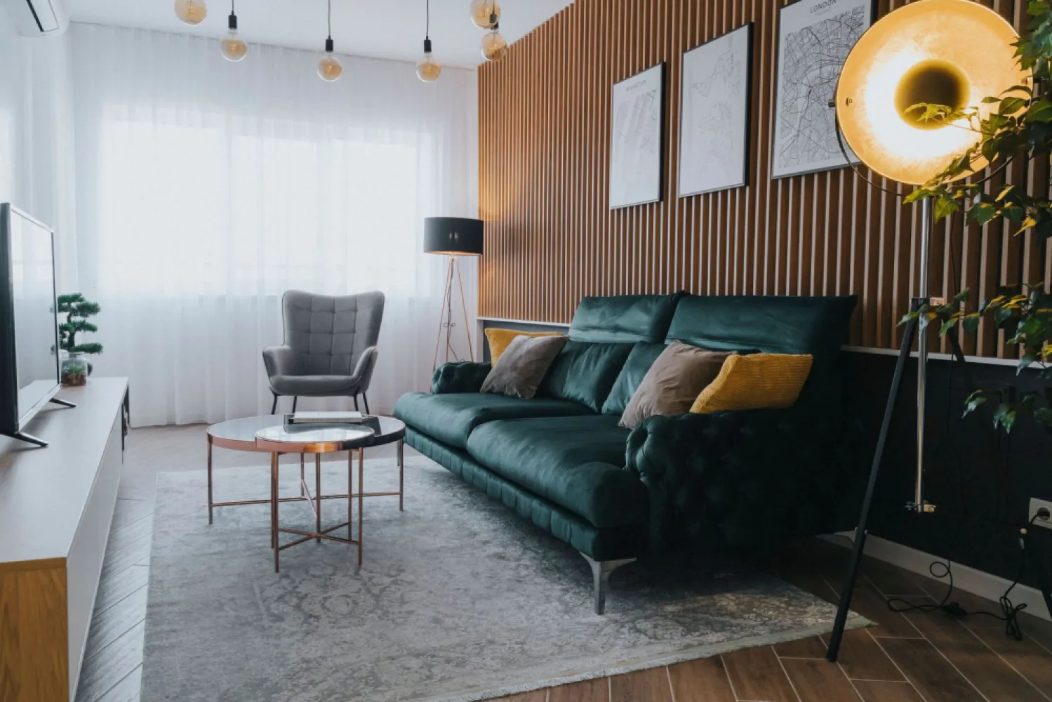 2 camere, ultracentral, Oradea. 185 000 E + TVA. Comision 0