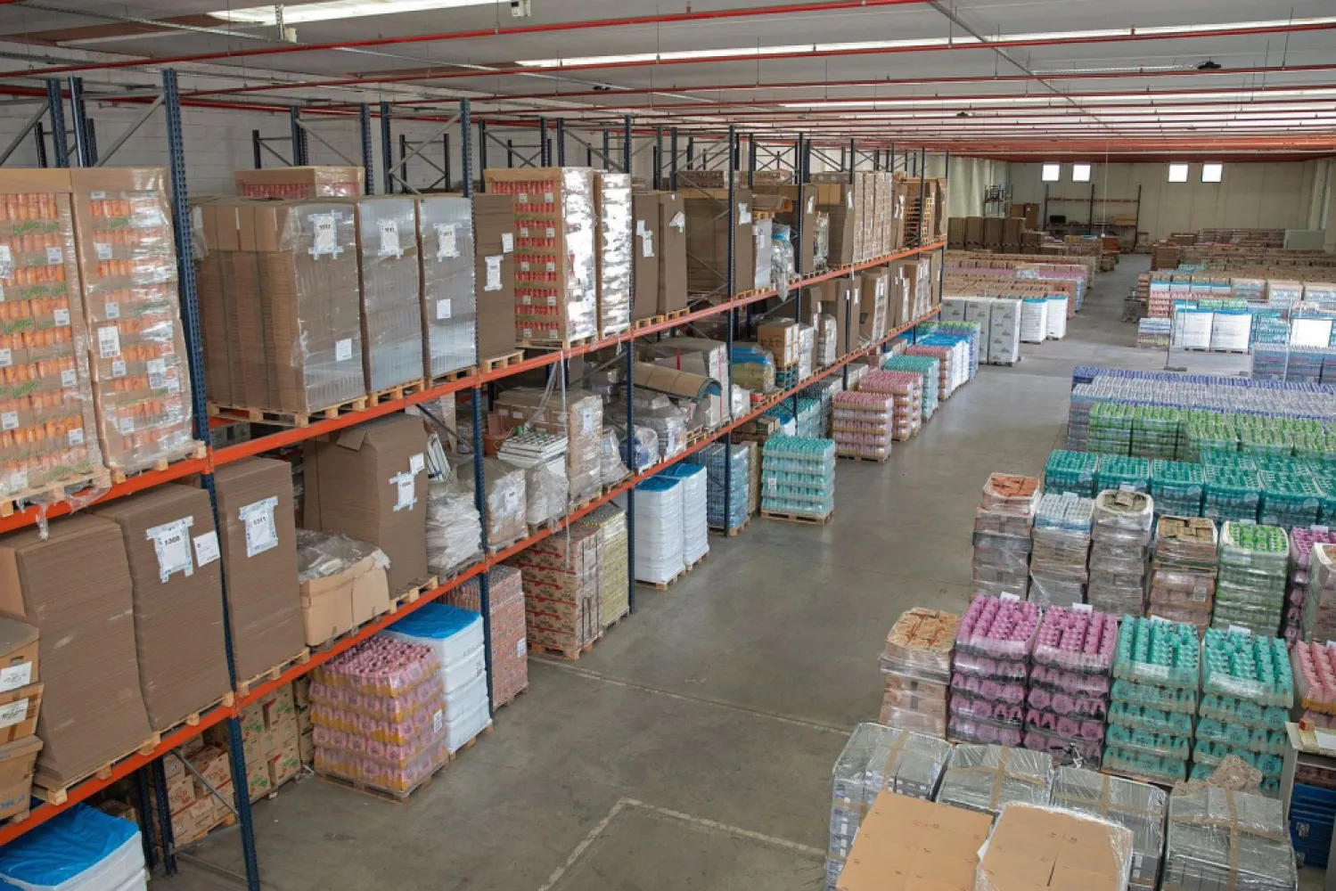 Spațiu logistic flexibil, 500-1 500 mp. Comision 0%. - Oportunitate de închiriere spațiu de depozitare și logistic în #Borș, #Oradea, #Bihor. 500 mp, 1 000 mp sau 1 500 mp. Pret: 4 Euro/mp (negociabil). Fără comision pentru chiriaș. Caracteristici: - Parțial încălzit - Rampe hidraulice - Facilități moderne, inclusiv băi și loc de luat masa pentru personal. - Pază 24/7, bariere acces. - Toate utilitățile și avizele disponibile. Oferim servicii logistice diverse la cerere: - Încărcare și descărcare - Picking - Pregătire marfă Contact: 0751 254 234 Flavius Bunoiu }}